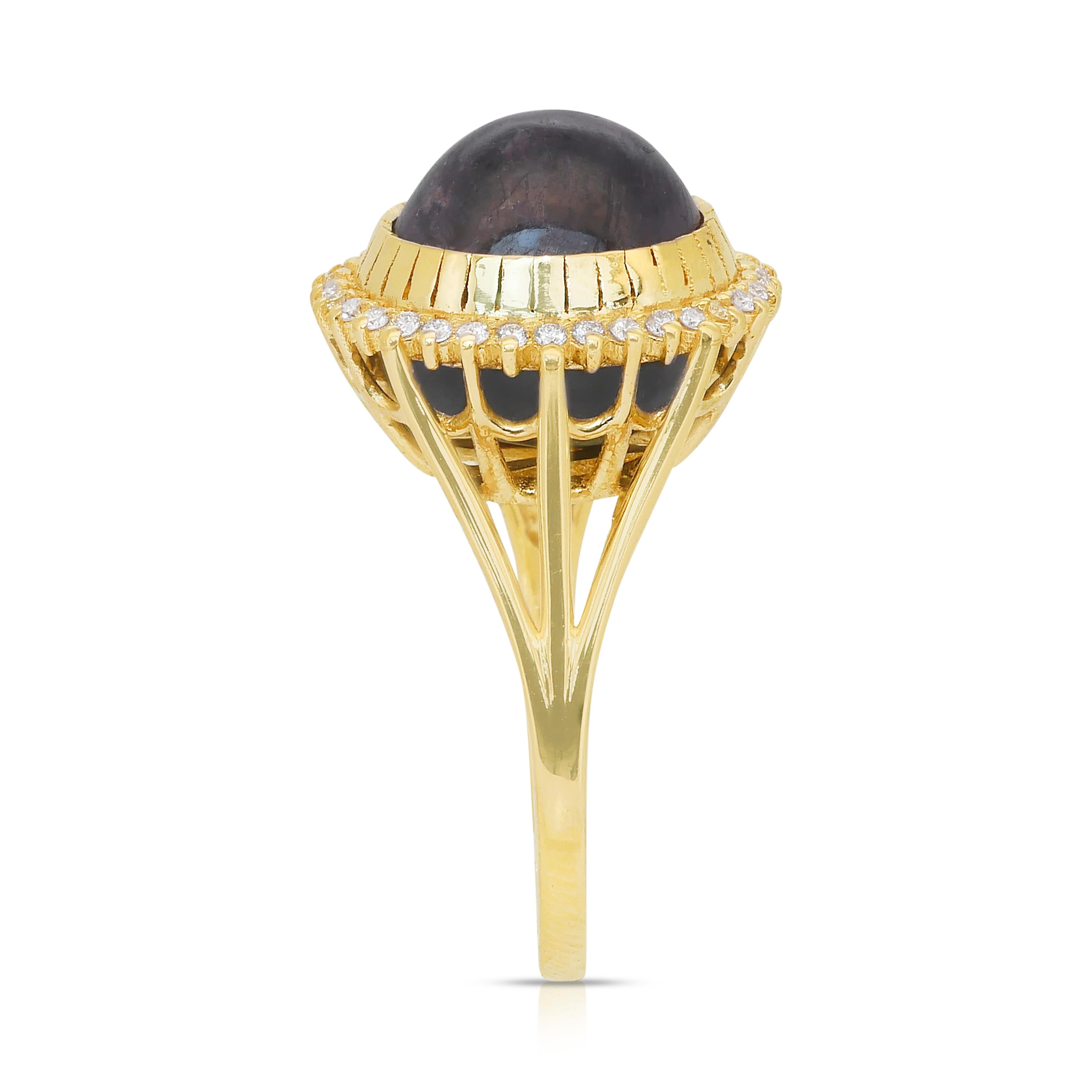 Captivant bague cocktail en or jaune 18 carats, saphir 14,75 carats et diamants Pour femmes en vente