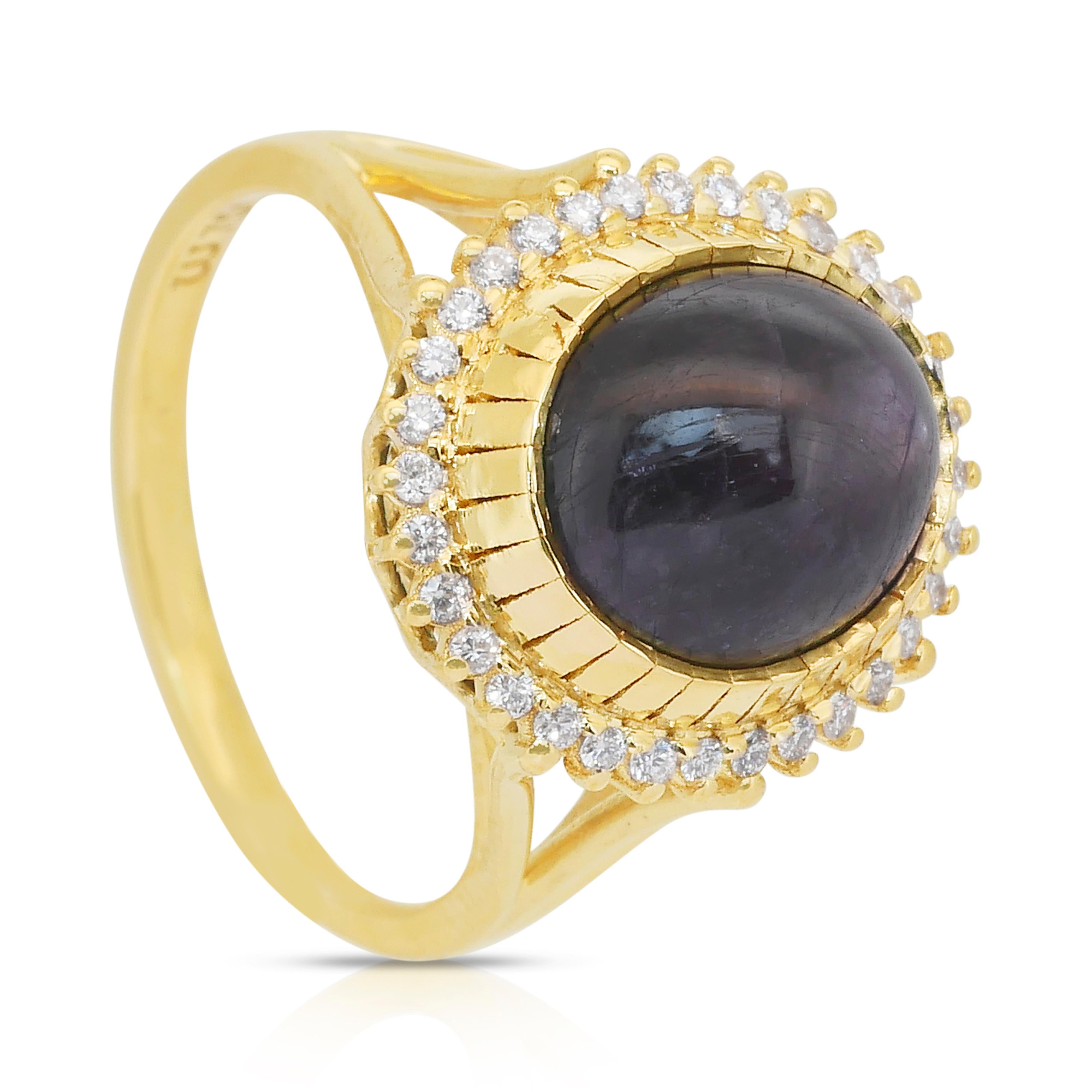 Captivant bague cocktail en or jaune 18 carats, saphir 14,75 carats et diamants en vente 1