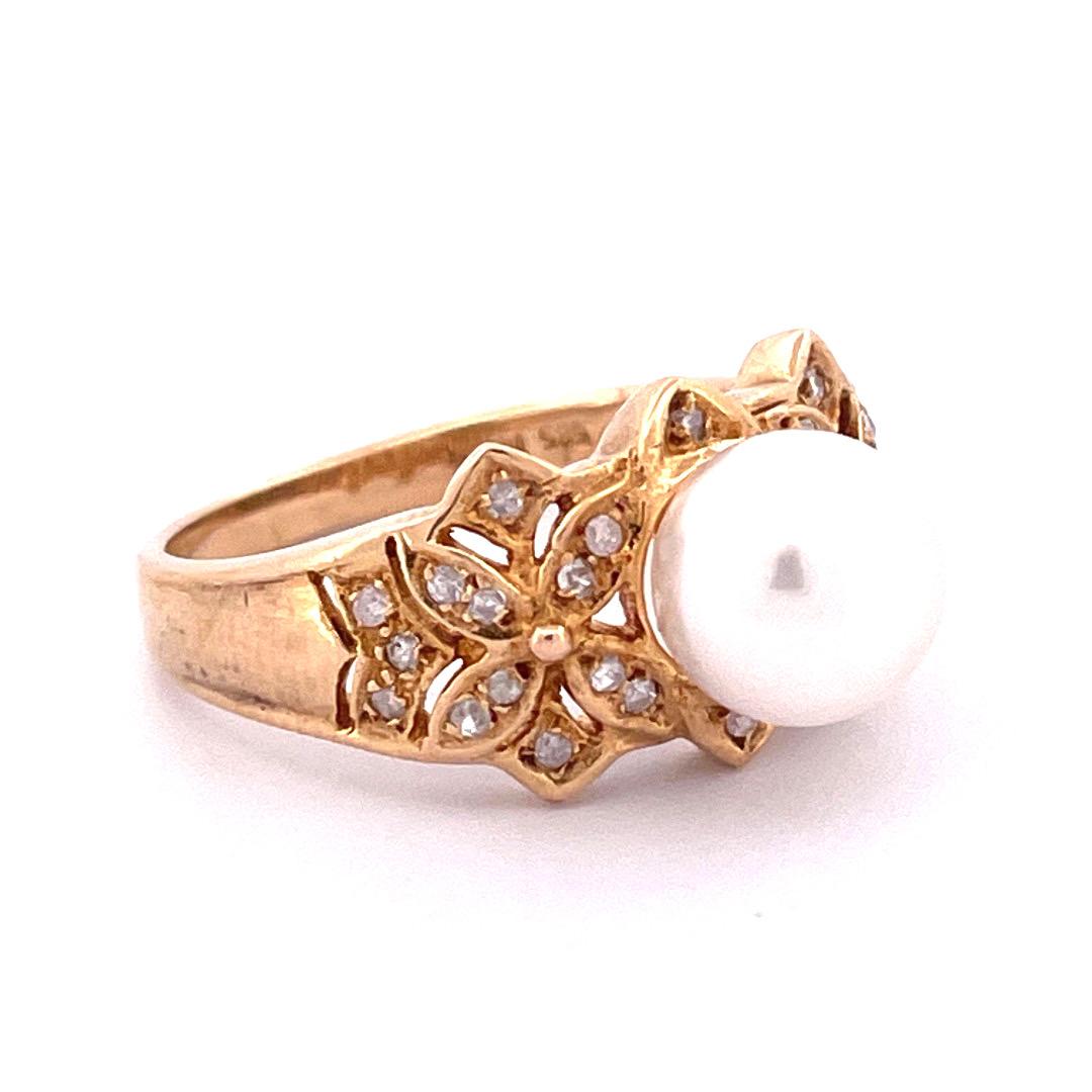 Captivating 14k Yellow Gold Pearl Diamond Ring

Immerse yourself in the sheer elegance of our captivating 14k yellow gold pearl diamond ring. The central pearl takes center stage, adorned with a stunning pattern of dazzling diamonds weighing 0.25
