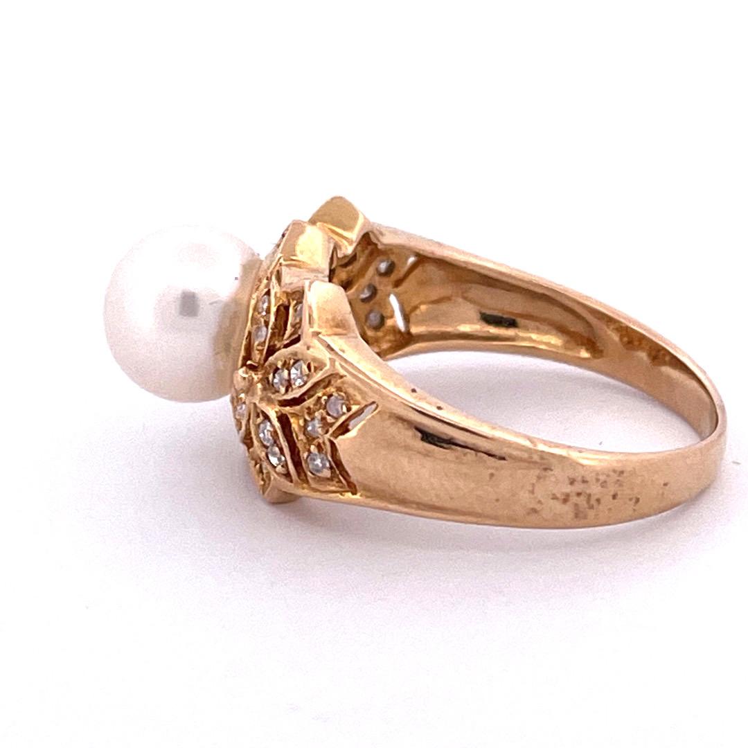 Modern Captivating 14k Yellow Gold Pearl Diamond Ring For Sale