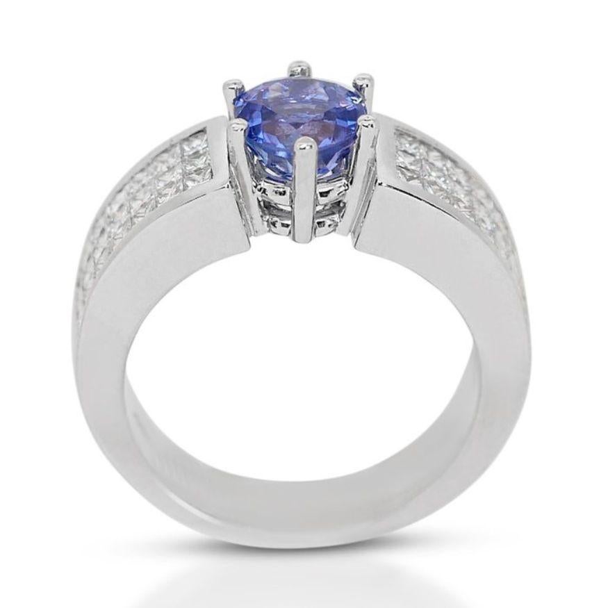 Captivating 1.50 Carat Round Tanzanite Ring in 18K White Gold In New Condition For Sale In רמת גן, IL