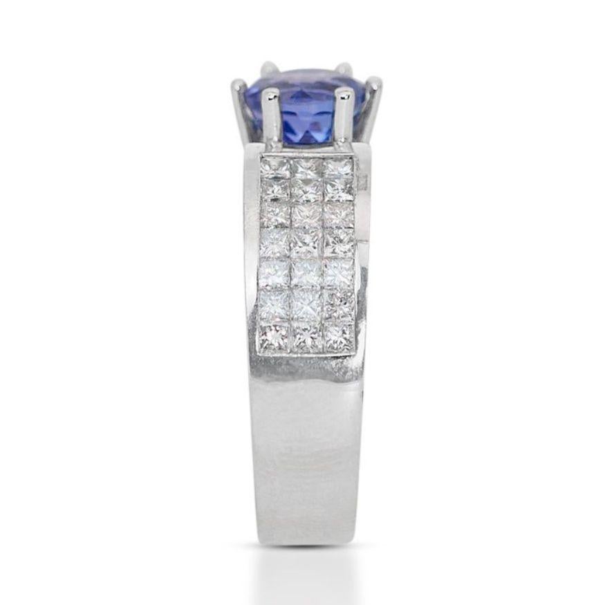 Women's Captivating 1.50 Carat Round Tanzanite Ring in 18K White Gold For Sale