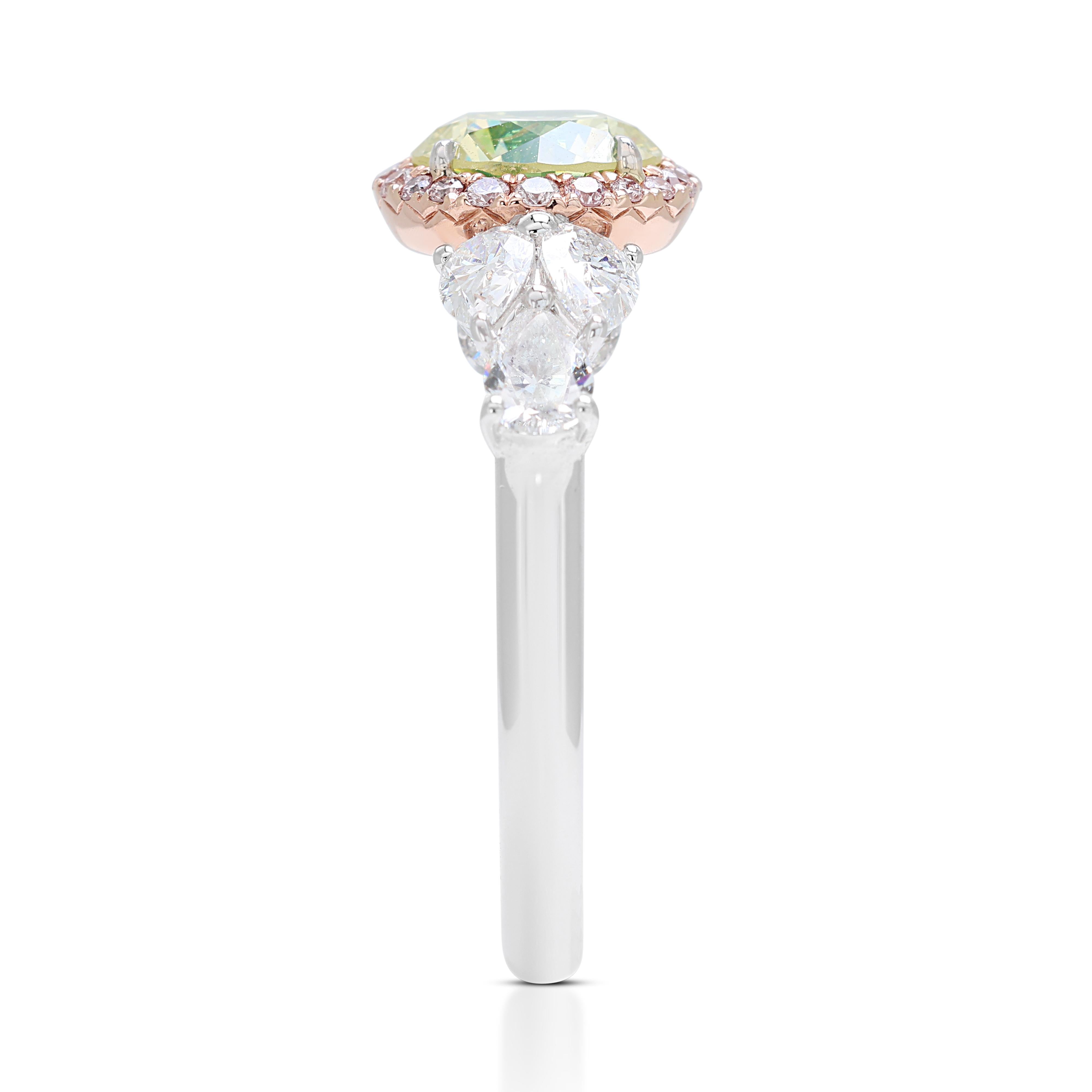 Captivant bague en or blanc 18 carats pavé de 1,53 carat avec diamants latéraux Pour femmes en vente