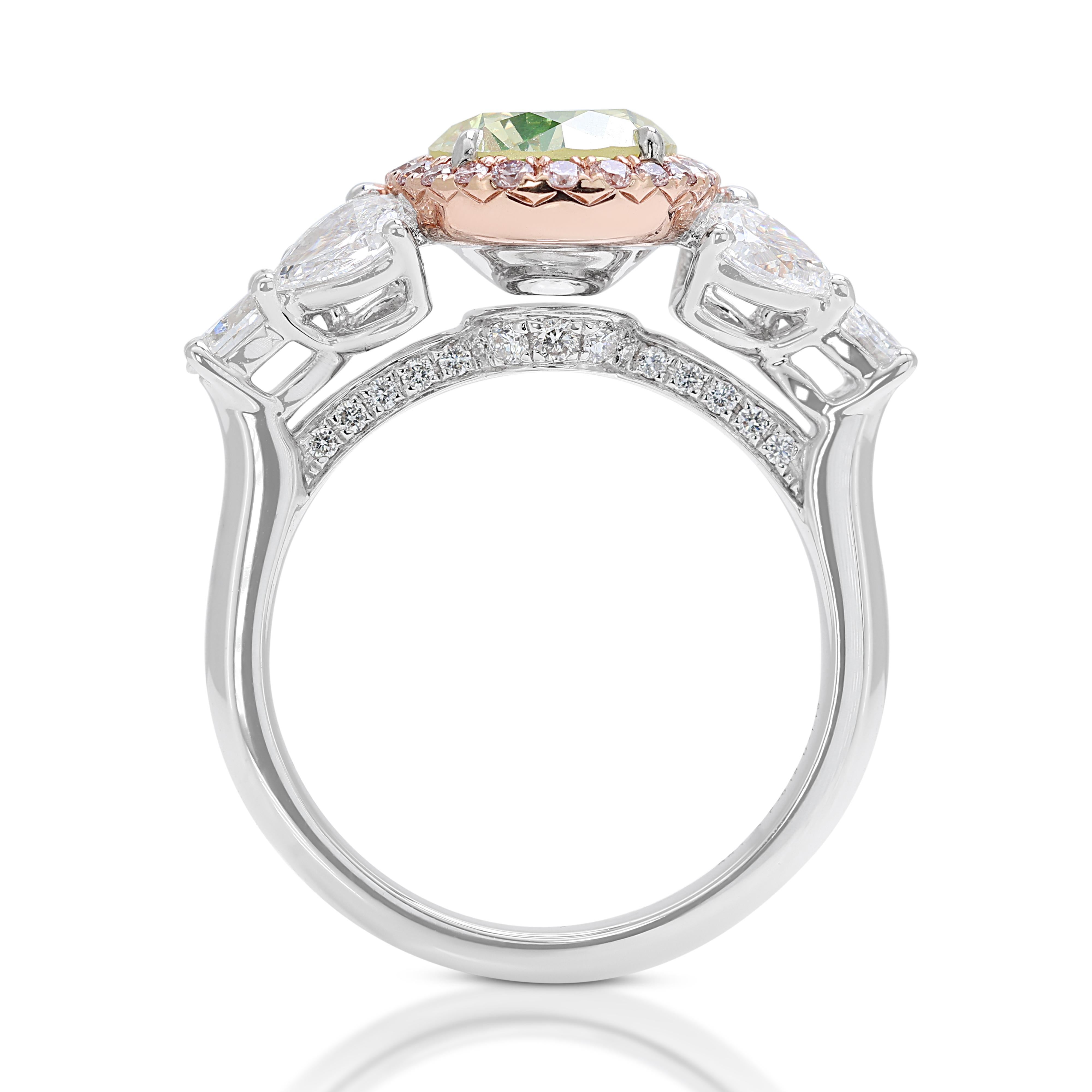 Captivant bague en or blanc 18 carats pavé de 1,53 carat avec diamants latéraux en vente 2