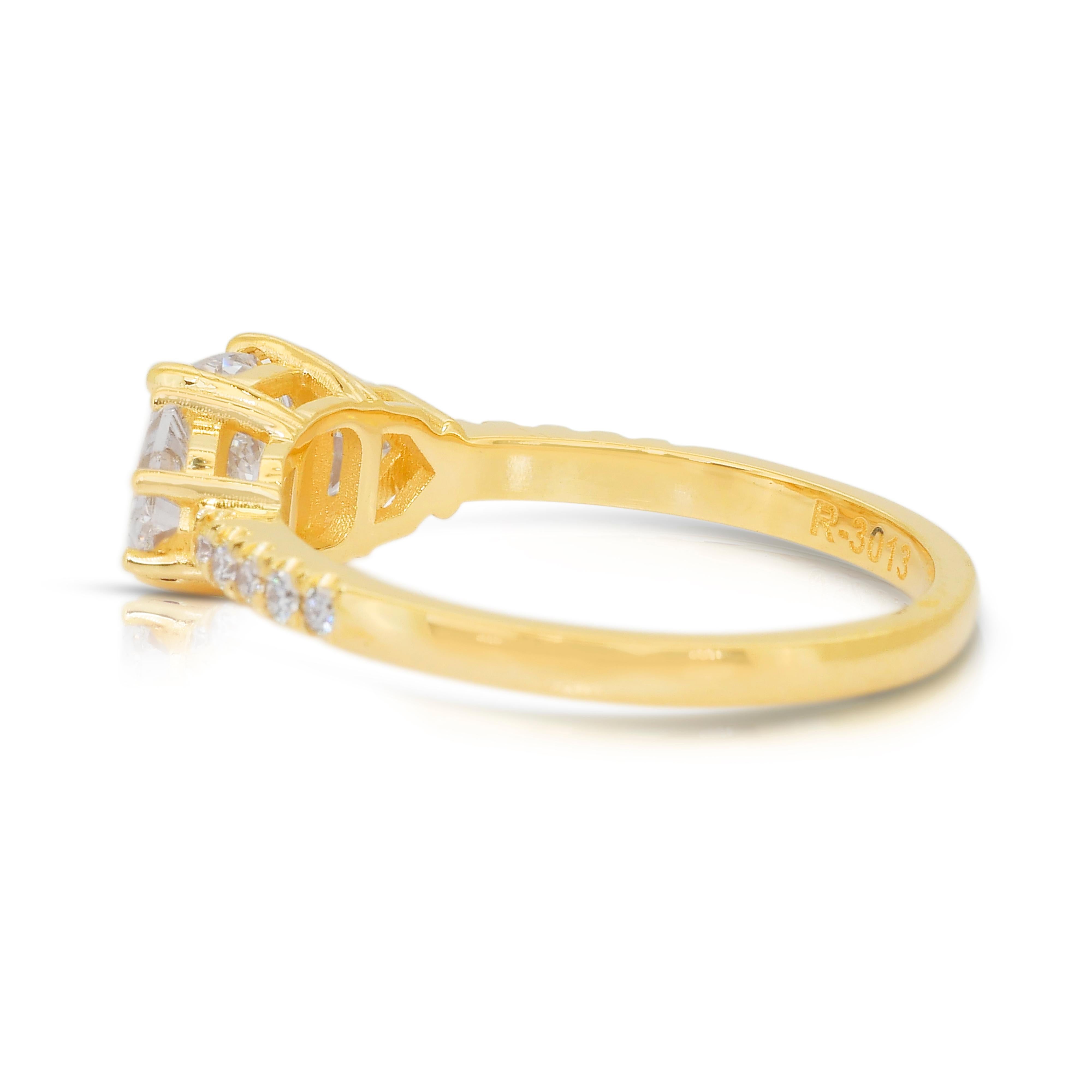 Captivante bague 3 pierres en or jaune 18 carats de 1,62 ct de diamants - certifiée IGI en vente 1