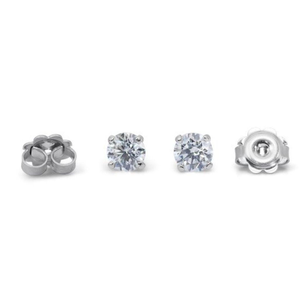 Captivating 1.8 Carat D Color VVS1 Diamond Stud Earrings in 18K White Gold In New Condition For Sale In רמת גן, IL