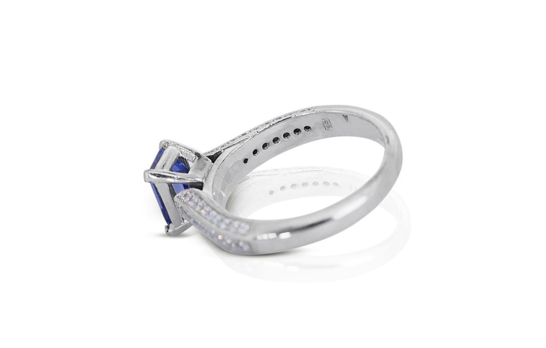 Captivating 1.82 total carat of Tanzanite and Natural Diamonds Ring For Sale 5