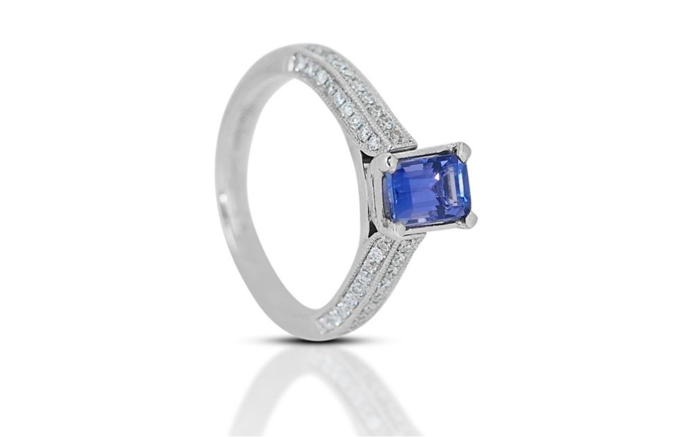 Women's Captivating 1.82 total carat of Tanzanite and Natural Diamonds Ring For Sale