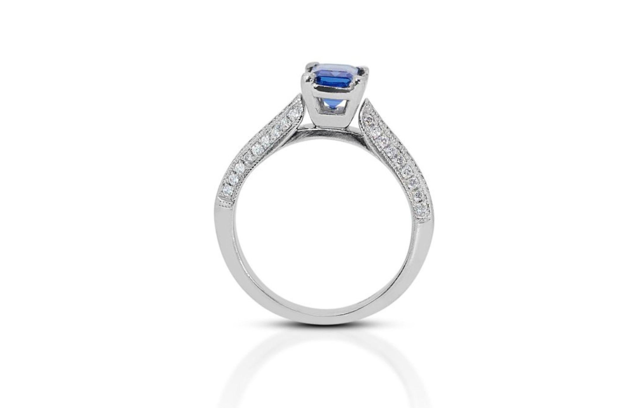 Captivating 1.82 total carat of Tanzanite and Natural Diamonds Ring For Sale 2