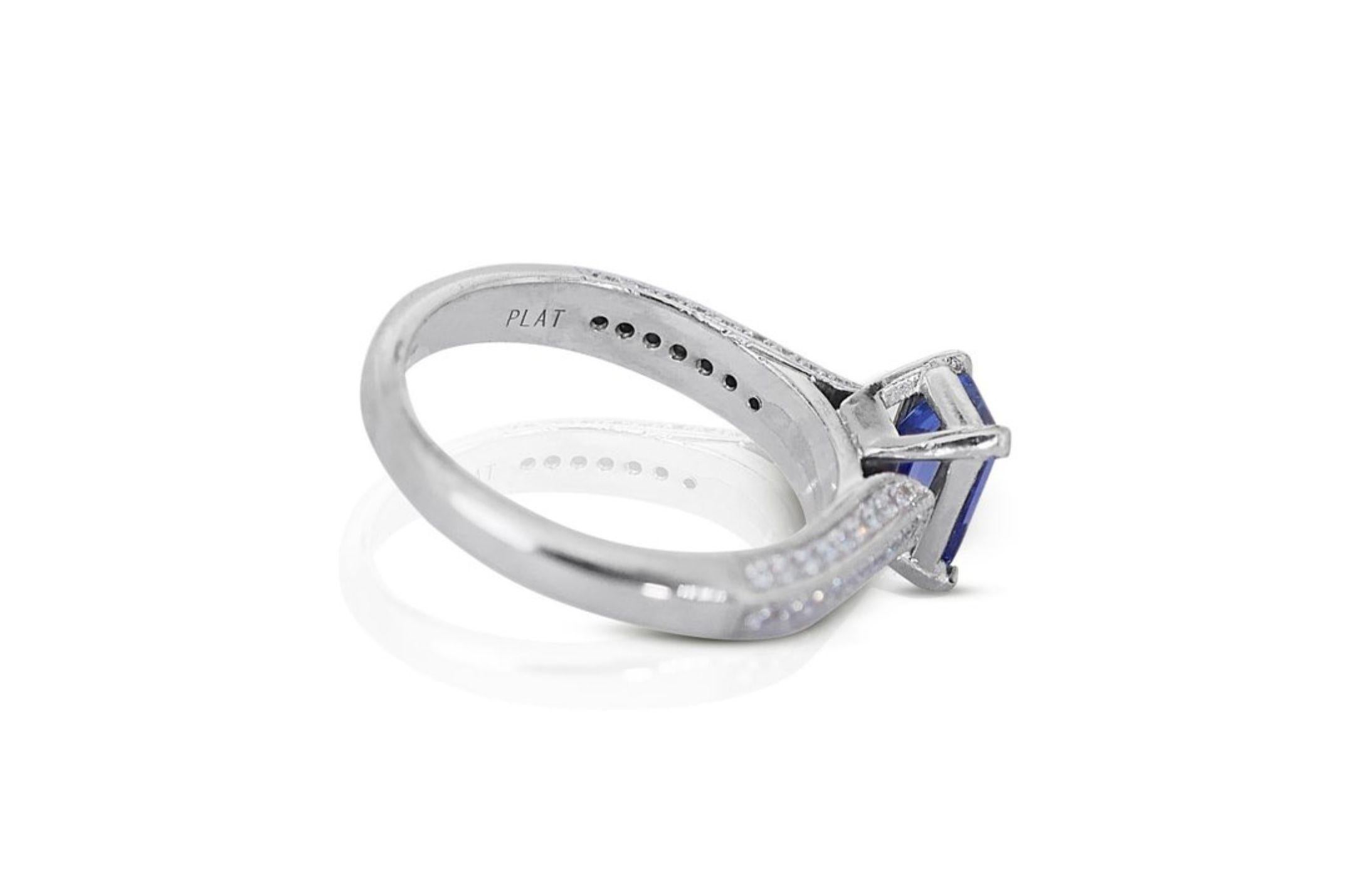 Captivating 1.82 total carat of Tanzanite and Natural Diamonds Ring For Sale 4
