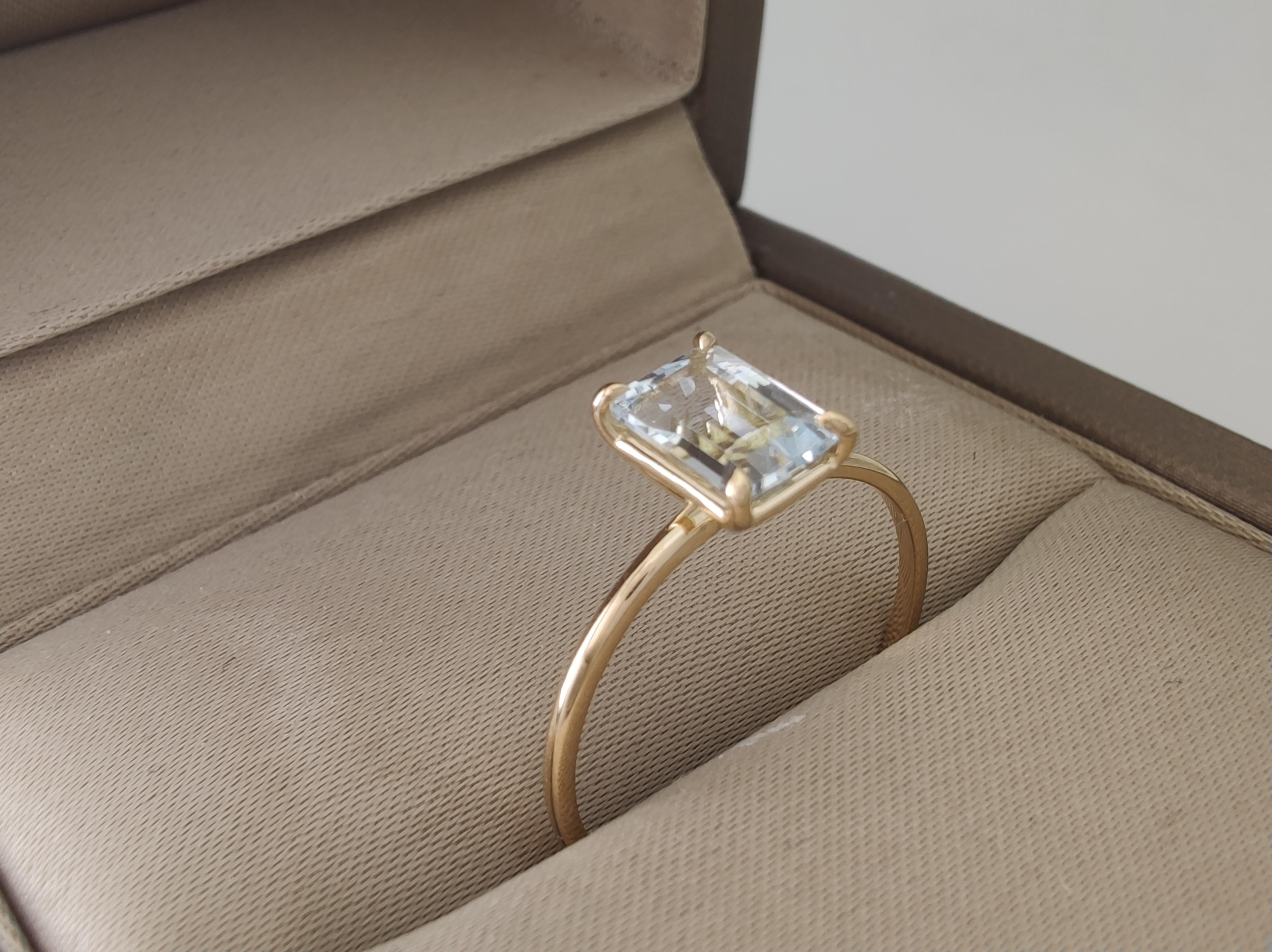 Emerald Cut Captivating 18K Gold Solitaire Ring featuring a 0.83 Ct. Emerald-Cut Aquamarine For Sale