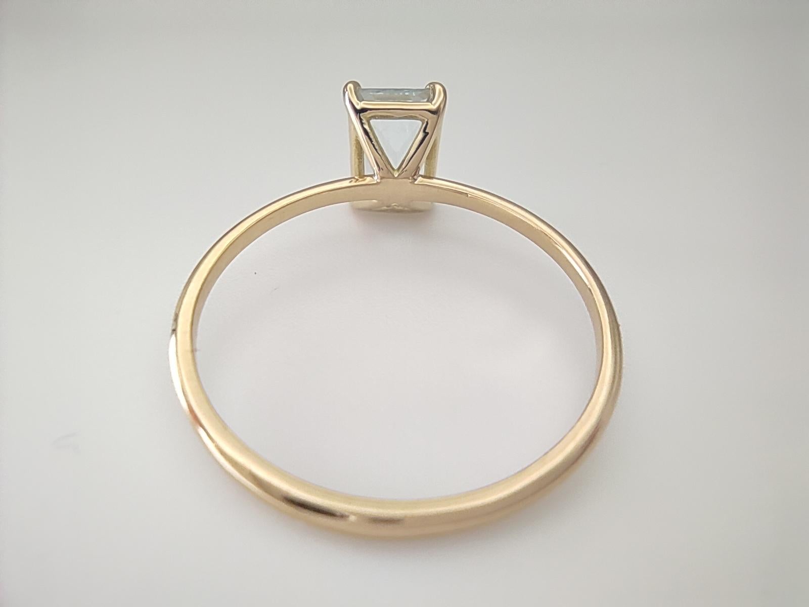 Bezaubernder Solitär-Ring aus 18 Karat Gold mit einem Gewicht von 0,83 Karat. Aquamarin im Smaragdschliff im Angebot 4