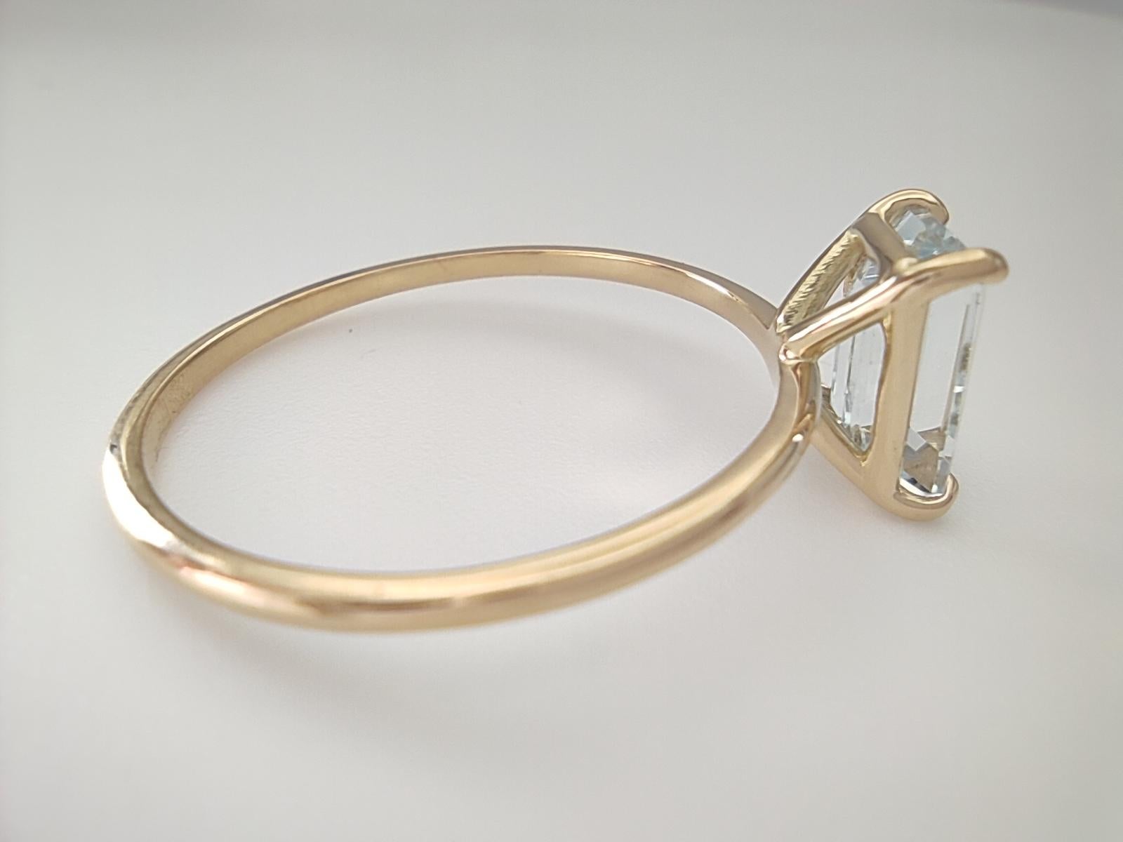 Bezaubernder Solitär-Ring aus 18 Karat Gold mit einem Gewicht von 0,83 Karat. Aquamarin im Smaragdschliff im Angebot 5