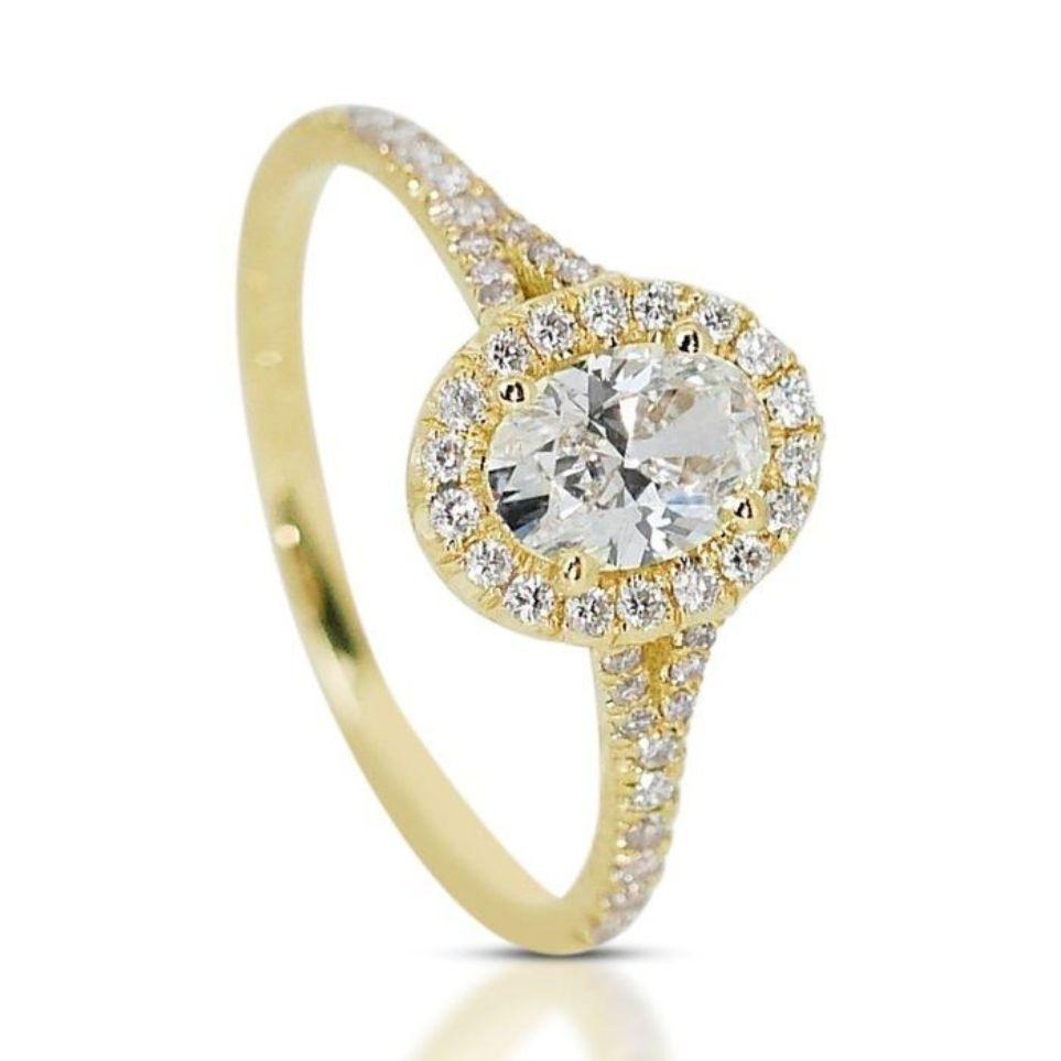 Round Cut Captivating 18k Yellow Gold Ring with Natural Diamond For Sale