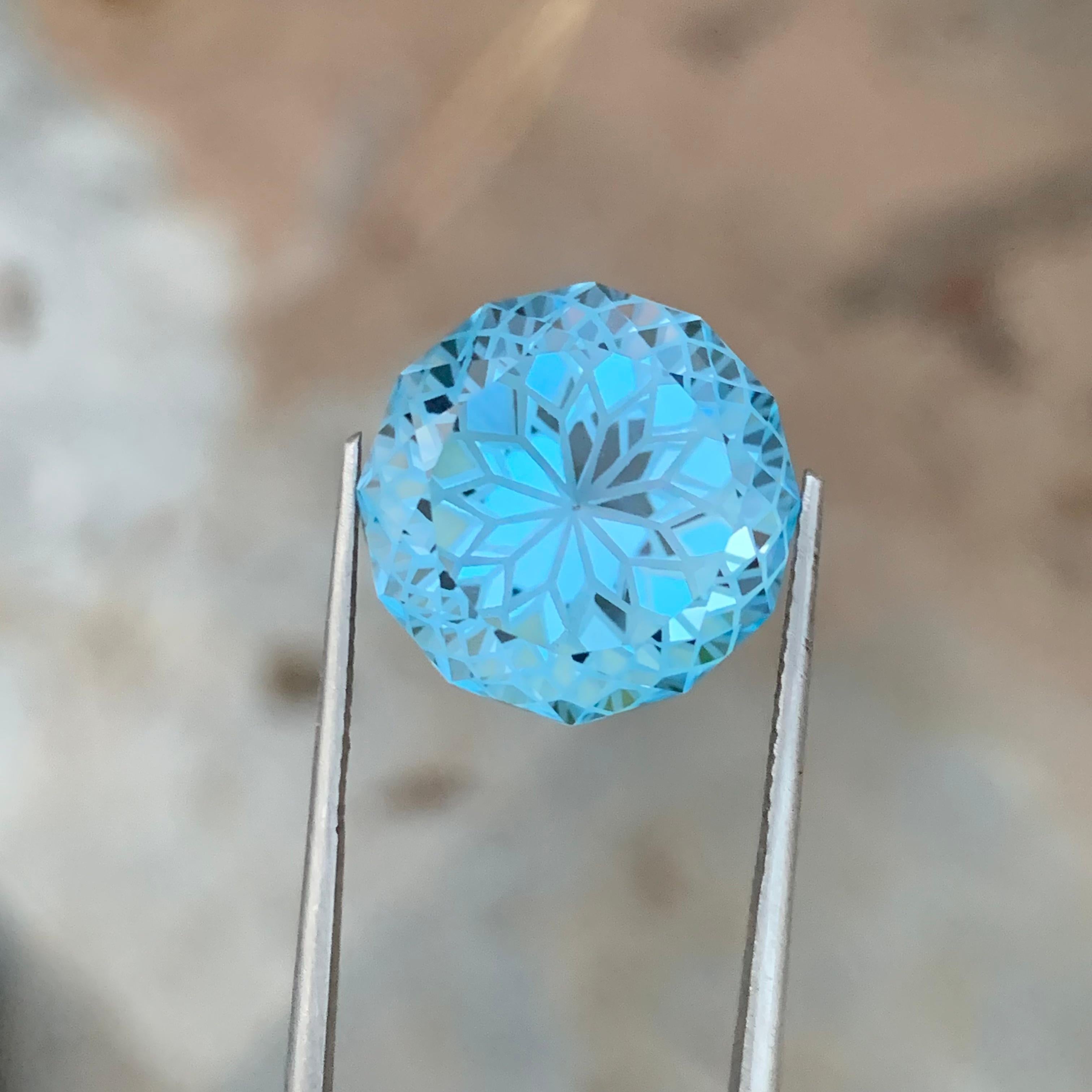 Captivating 19.65 Carats of Round Flower Cut Blue Topaz Gemstone Jewelry Making For Sale 5