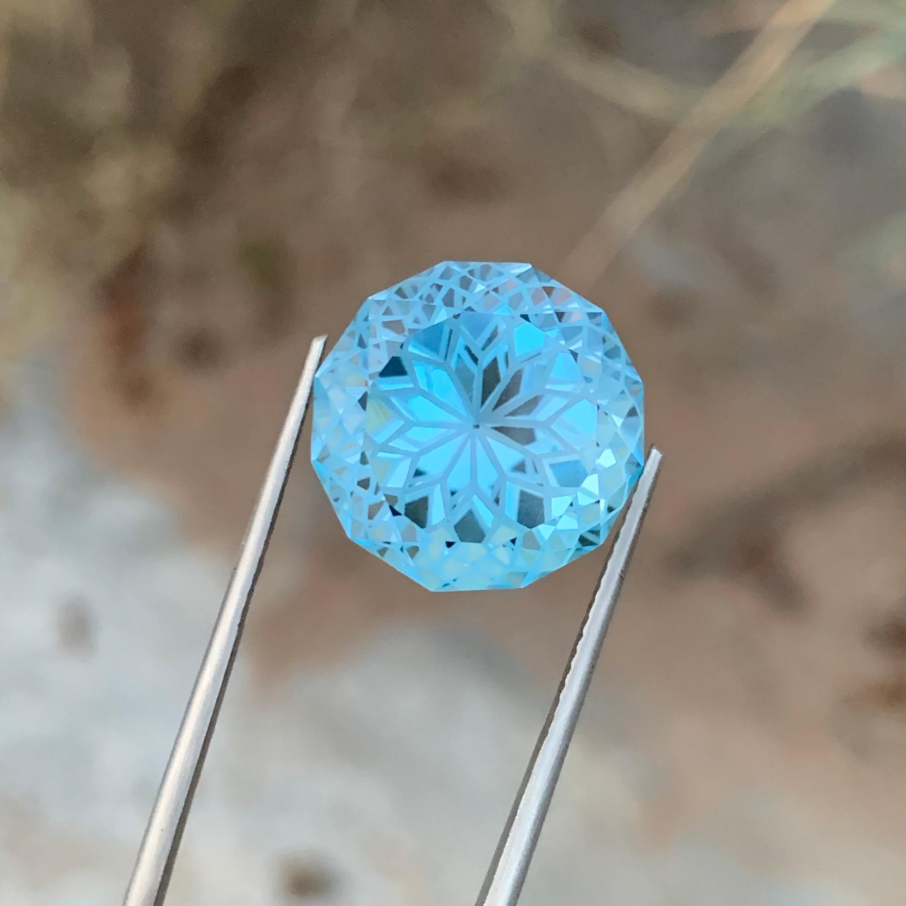 Captivating 19.65 Carats of Round Flower Cut Blue Topaz Gemstone Jewelry Making For Sale 7