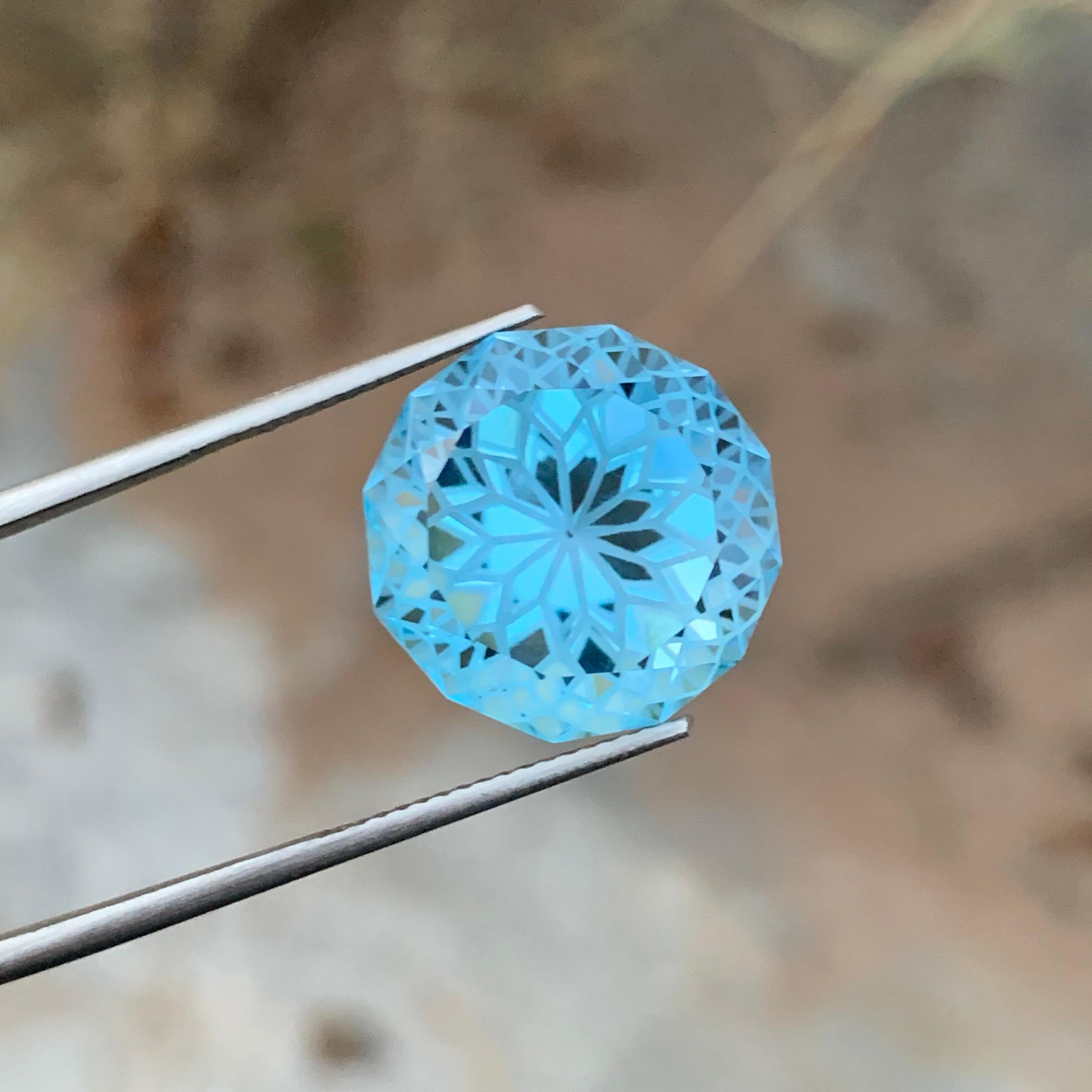Captivating 19.65 Carats of Round Flower Cut Blue Topaz Gemstone Jewelry Making For Sale 8