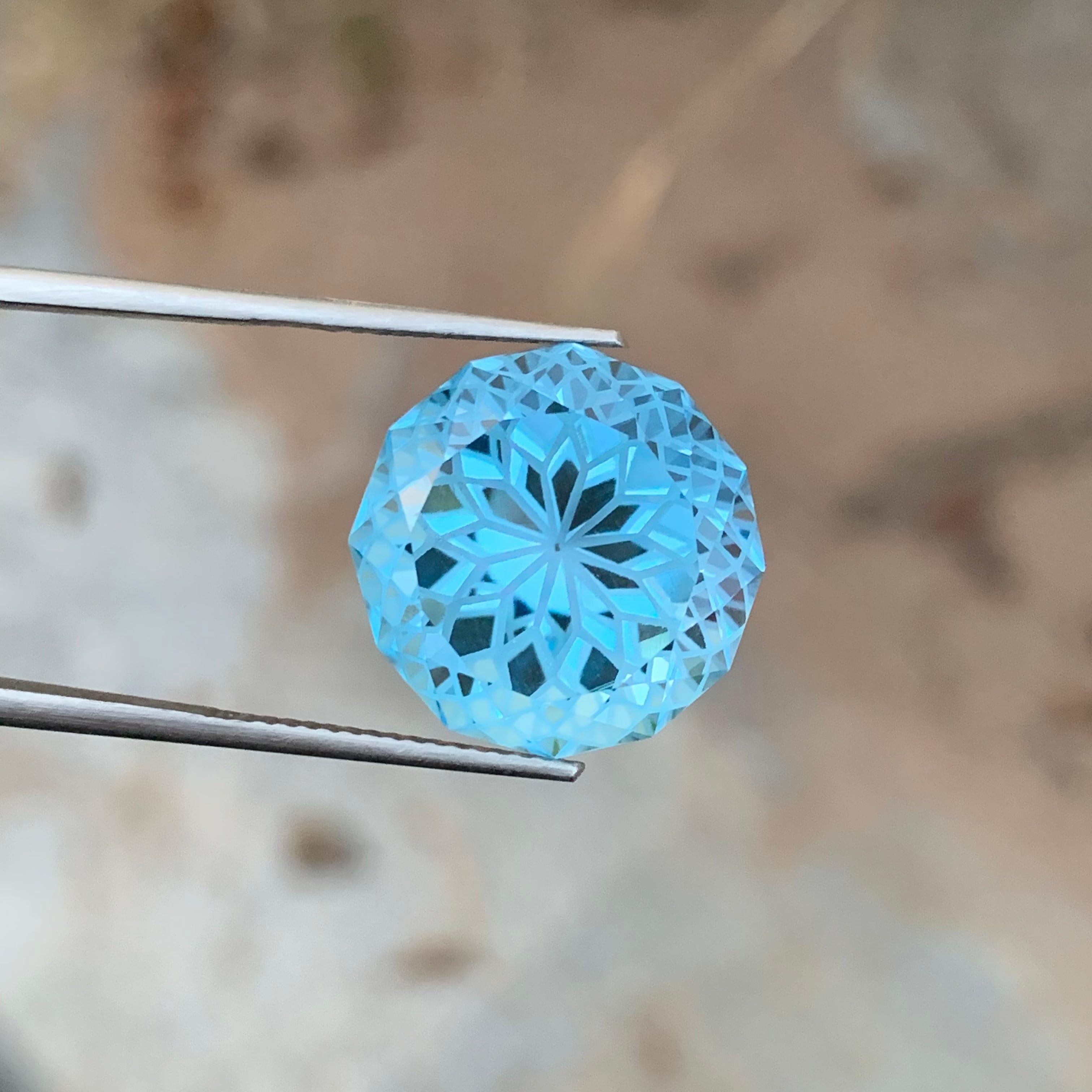 Fesselnde 19,65 Karat runder blauer Topas im Blumenschliff Edelsteinherstellung im Zustand „Neu“ im Angebot in Peshawar, PK