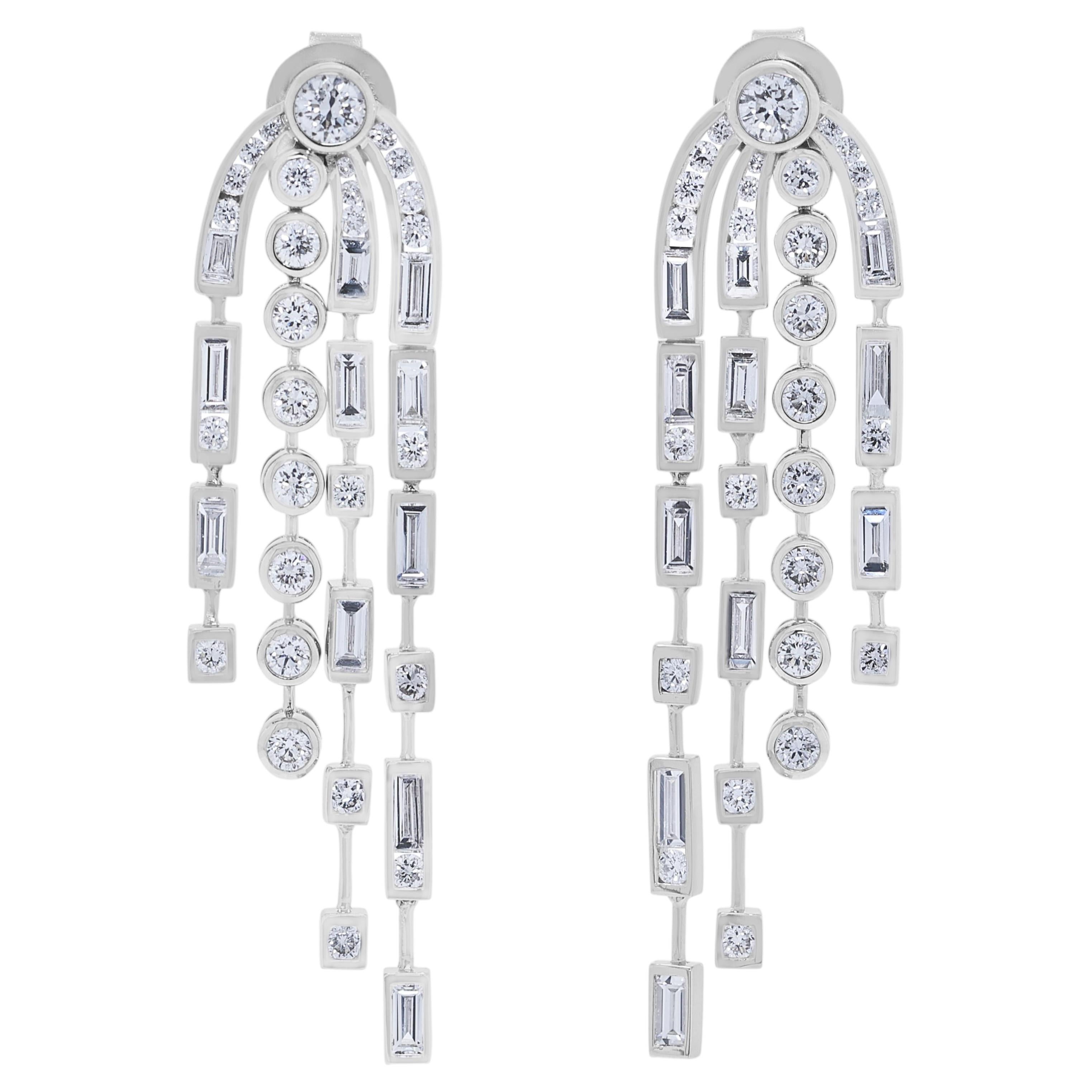 Cautivadores pendientes de gota de diamantes de 2,17 ct en oro blanco de 18 quilates