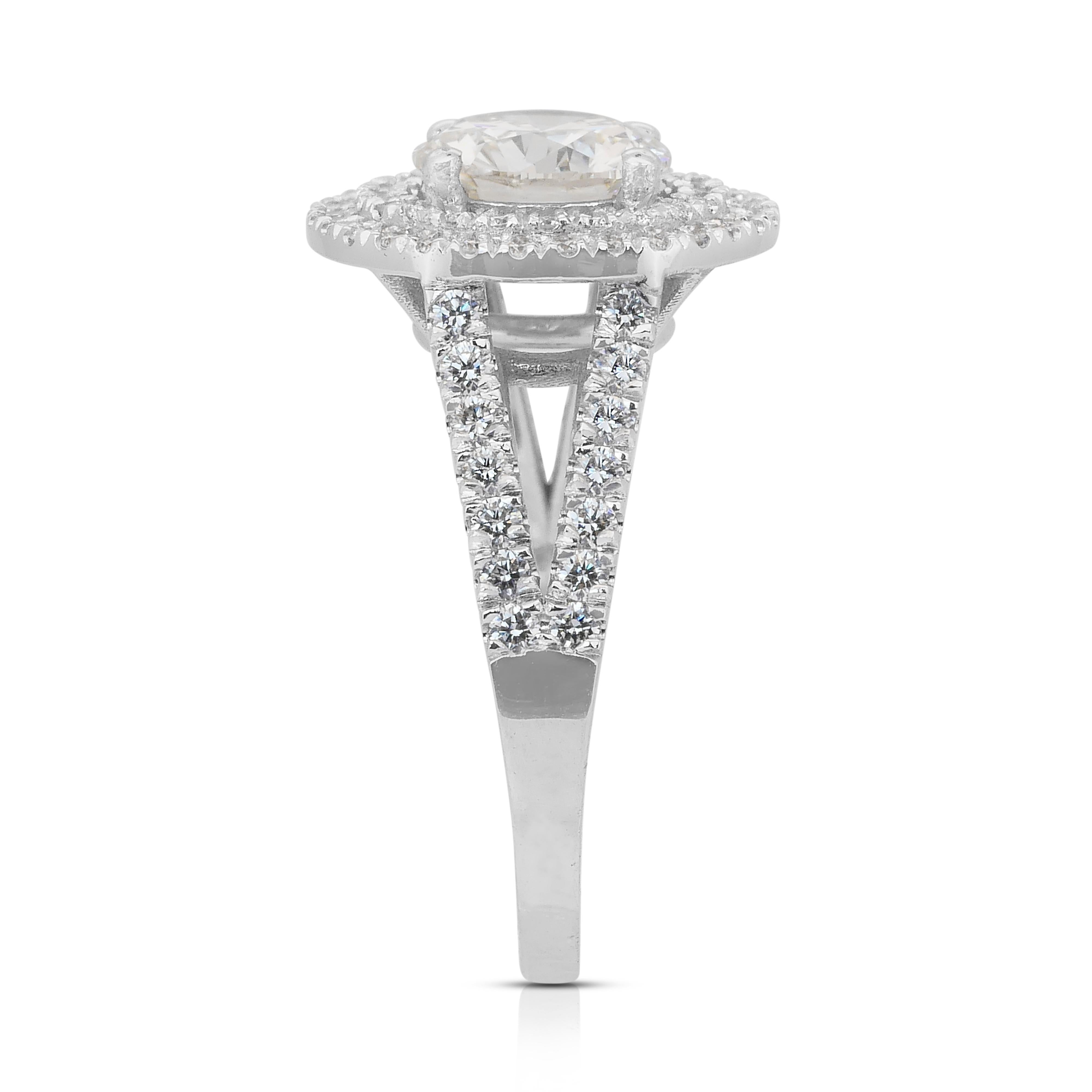 Captivating 2.26ct Diamonds Double Halo Ring in 18k White Gold - IGI Certified in vendita 1