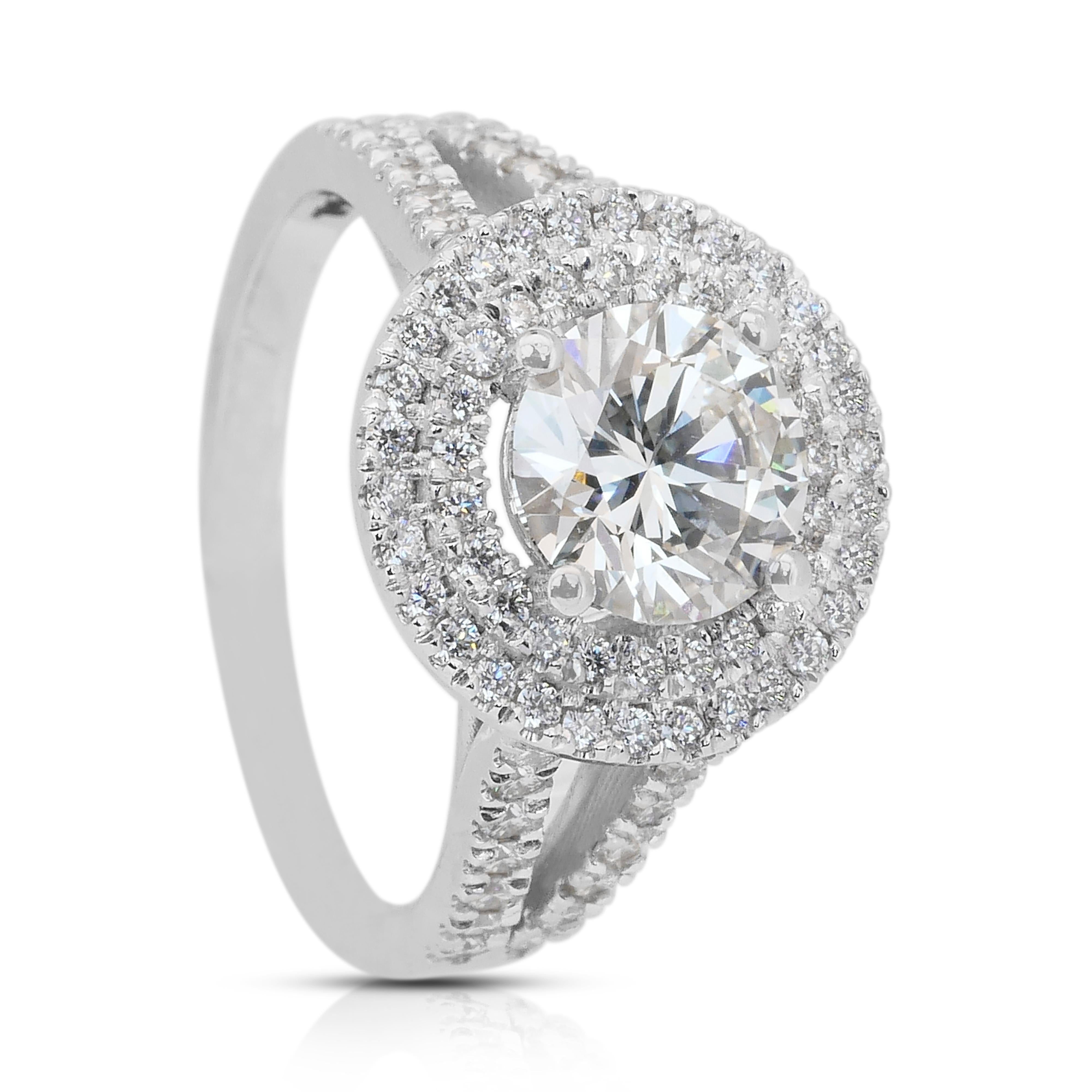 Captivating 2.26ct Diamonds Double Halo Ring in 18k White Gold - IGI Certified in vendita 2