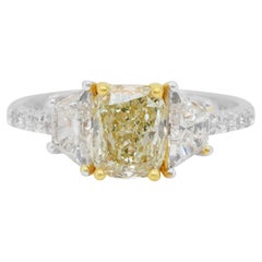 Bague 3 pierres en or jaune et blanc 18 carats avec 2,35 carats de diamants captivants