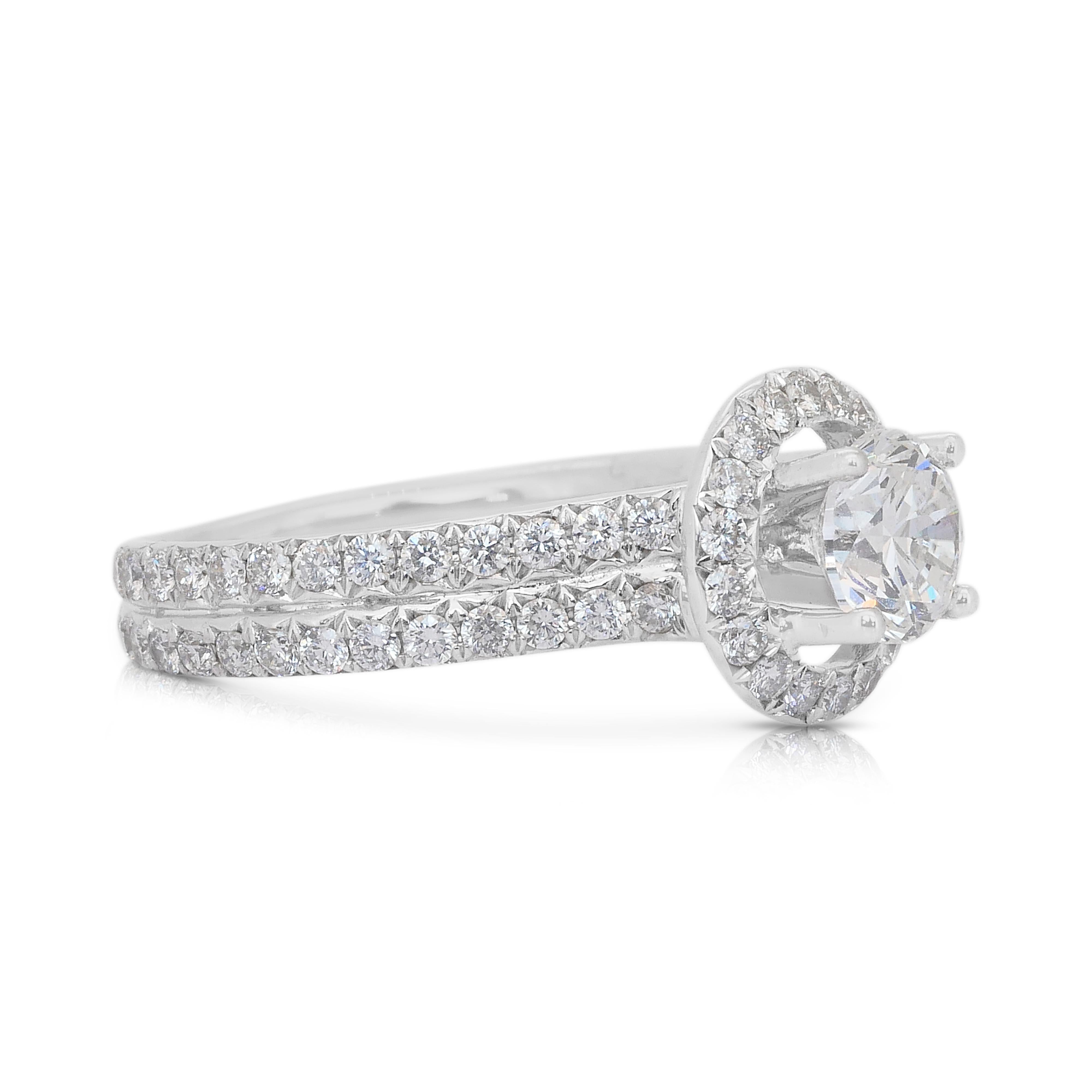 Fesselnder 2,49ct Diamanten Halo Ring in 18k Weißgold - IGI zertifiziert im Zustand „Neu“ im Angebot in רמת גן, IL