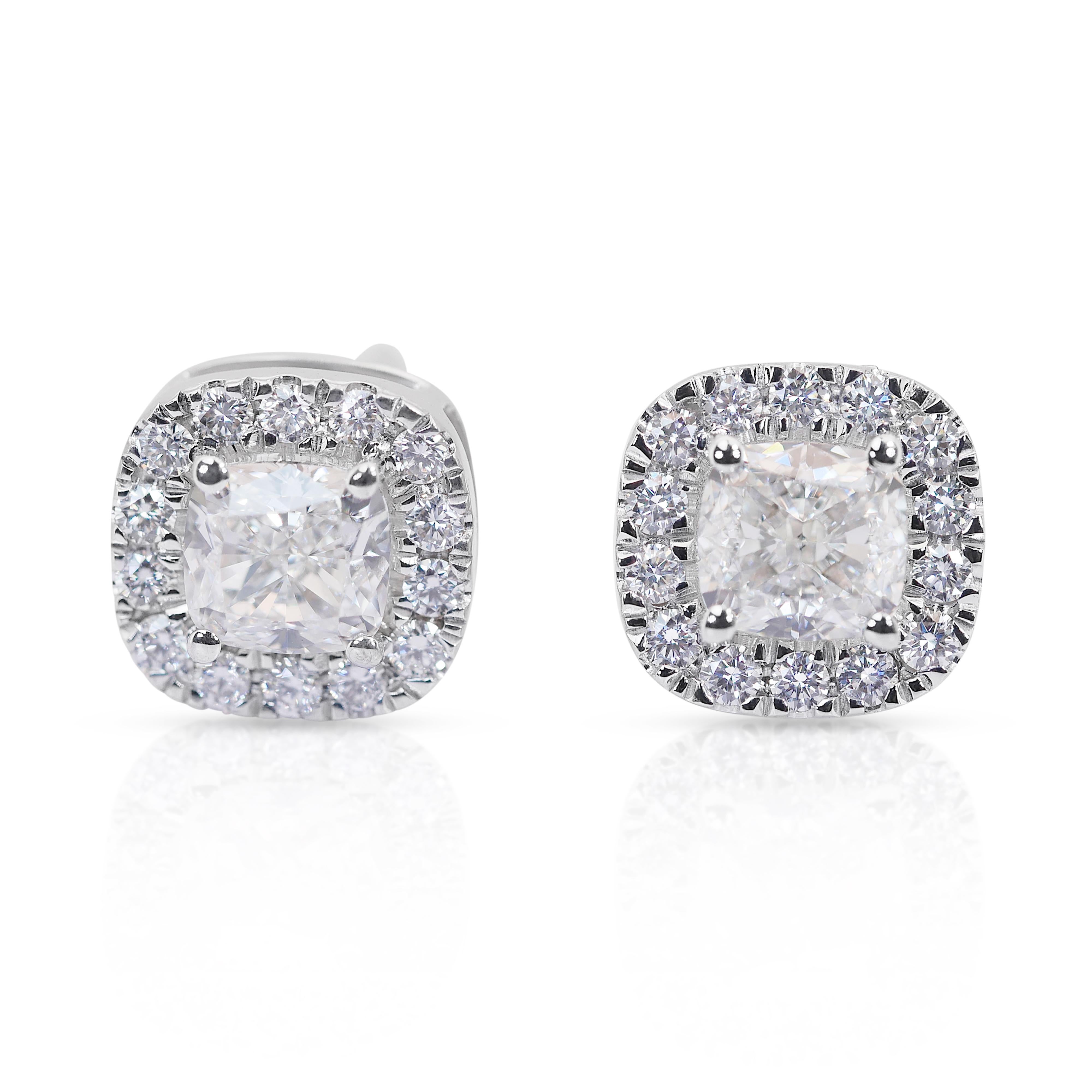 Captivating 2.52ct Diamonds Halo Stud Earrings in 18k White Gold - IGI Certified In New Condition In רמת גן, IL