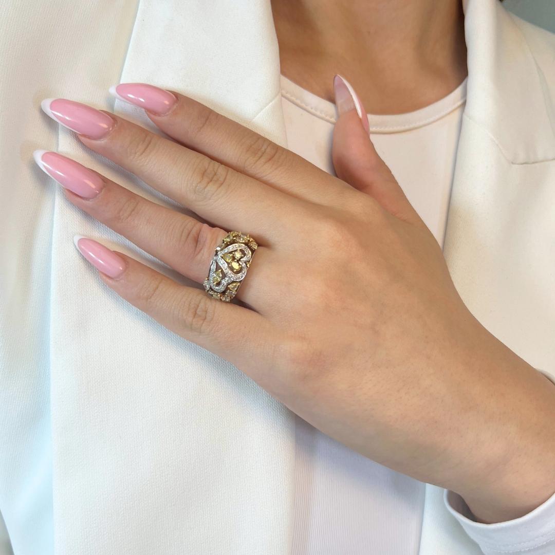 Captivating 2.55ct Diamonds Cocktail Ring in 18k White and Yellow Gold - IGI Certified

A dazzling display of artistry, this 18k white and yellow gold ring showcases 15 fancy-shaped diamonds (2.05ct) in exquisite fancy yellow and fancy