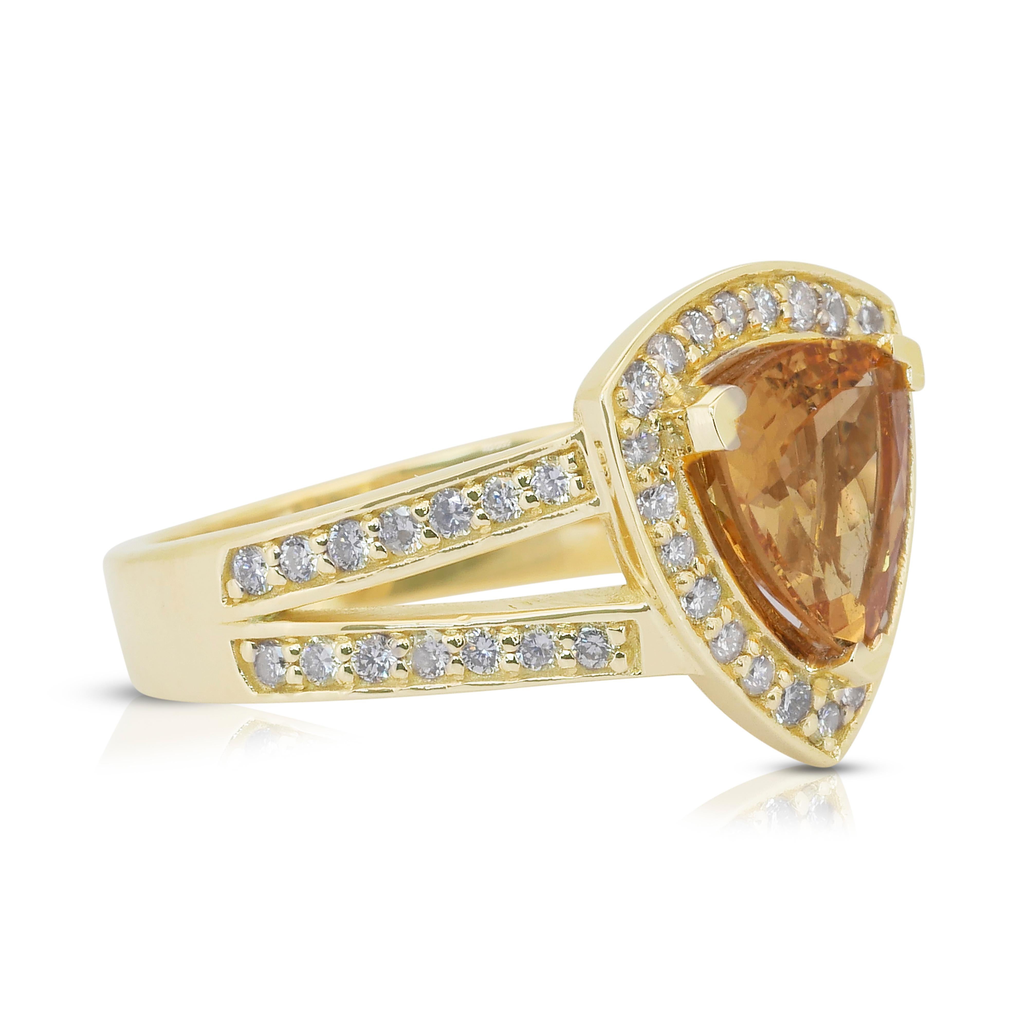 Captivating 2.61ct Beryl and Diamonds Cocktail Ring in 14k Yellow Gold - GIA Certified

A true masterpiece of elegance, this 14k yellow gold ring showcases a rare and vibrant 1.91ct triangular yellow beryl. Its warm golden hue is beautifully