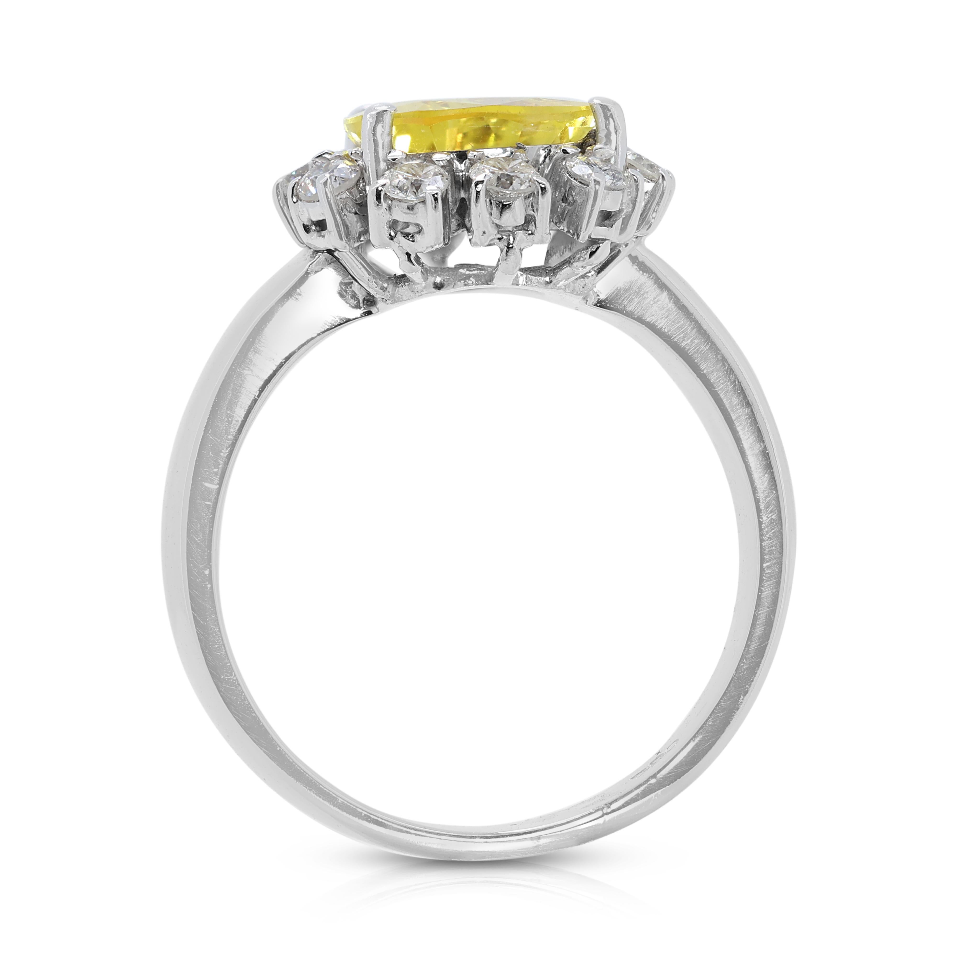 Accattivante anello aureola con topazio e diamanti da 3 carati e 38 punti in oro bianco 18 carati in vendita 2