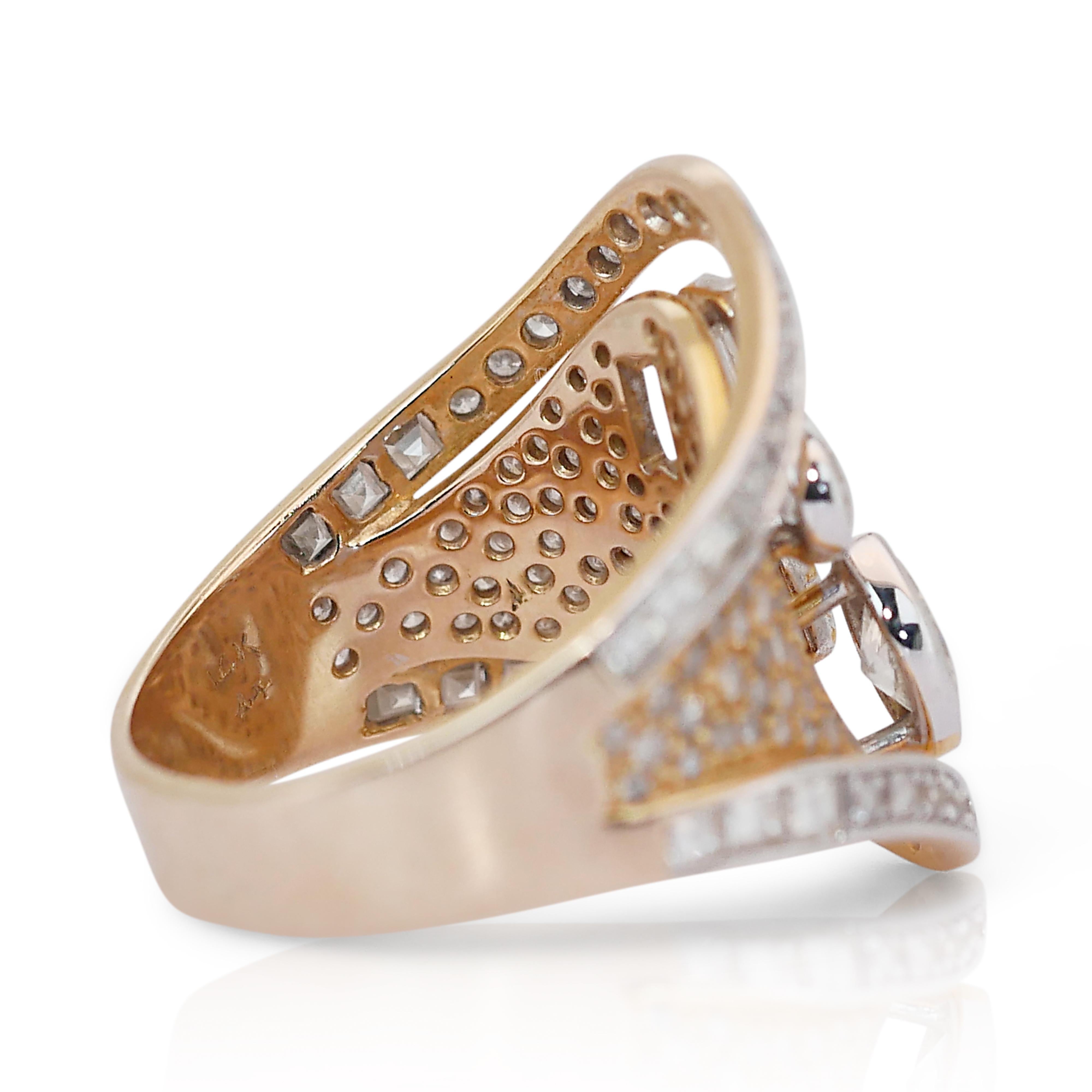 Captivating 3.03ct Diamonds Cocktail Ring in 14k Yellow Gold - IGI Certified In New Condition For Sale In רמת גן, IL