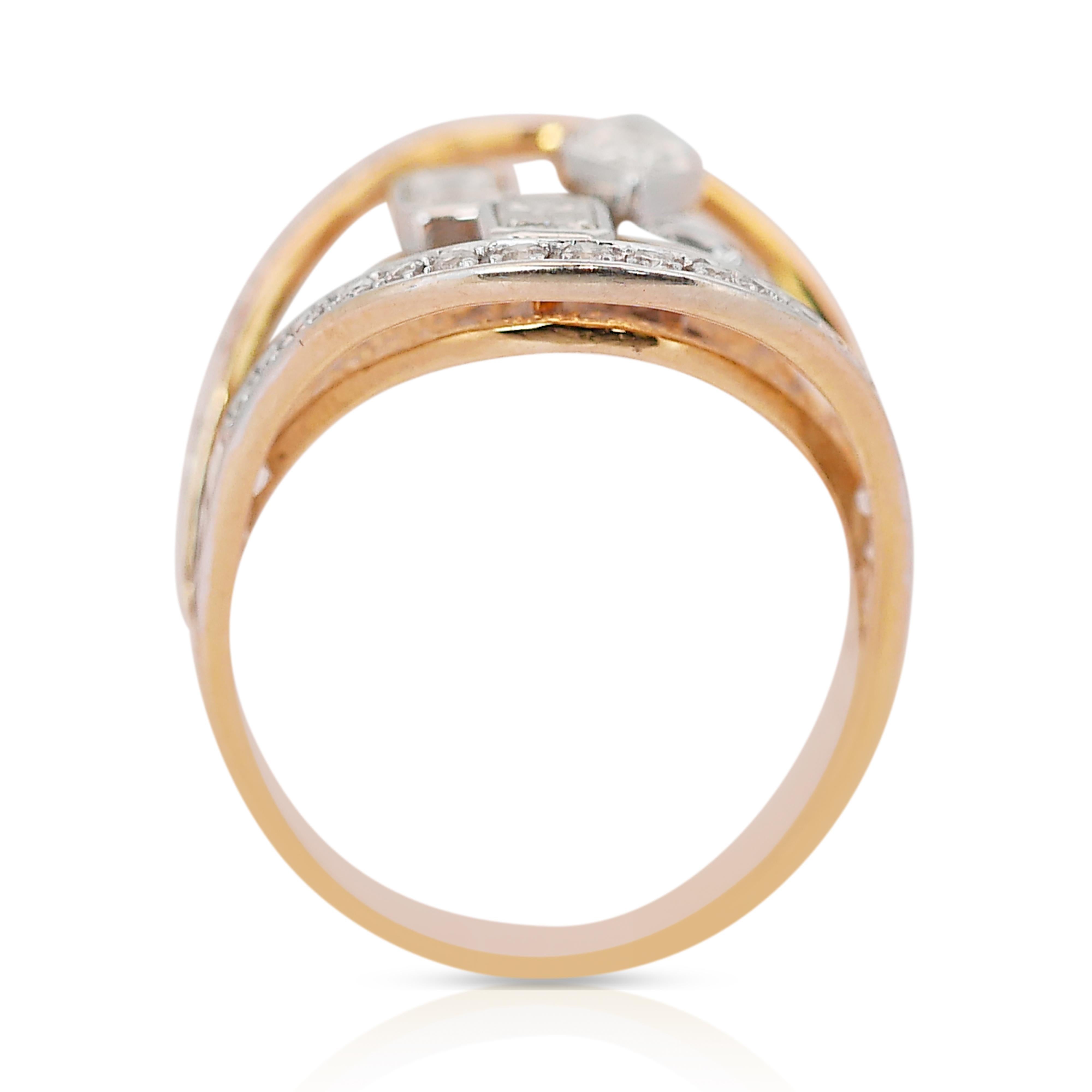 Captivating 3.03ct Diamonds Cocktail Ring in 14k Yellow Gold - IGI Certified For Sale 2