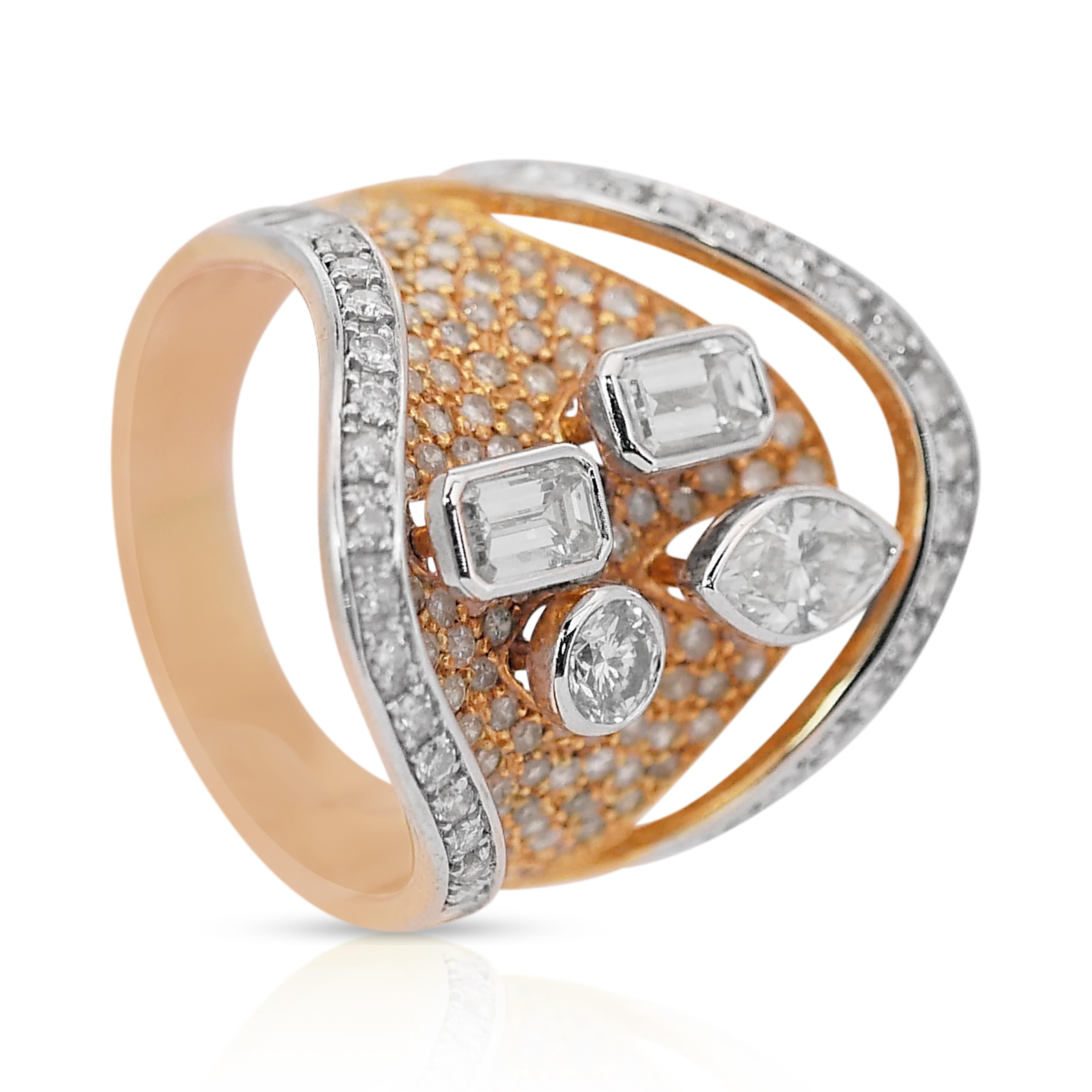 Captivating 3.03ct Diamonds Cocktail Ring in 14k Yellow Gold - IGI Certified For Sale 3