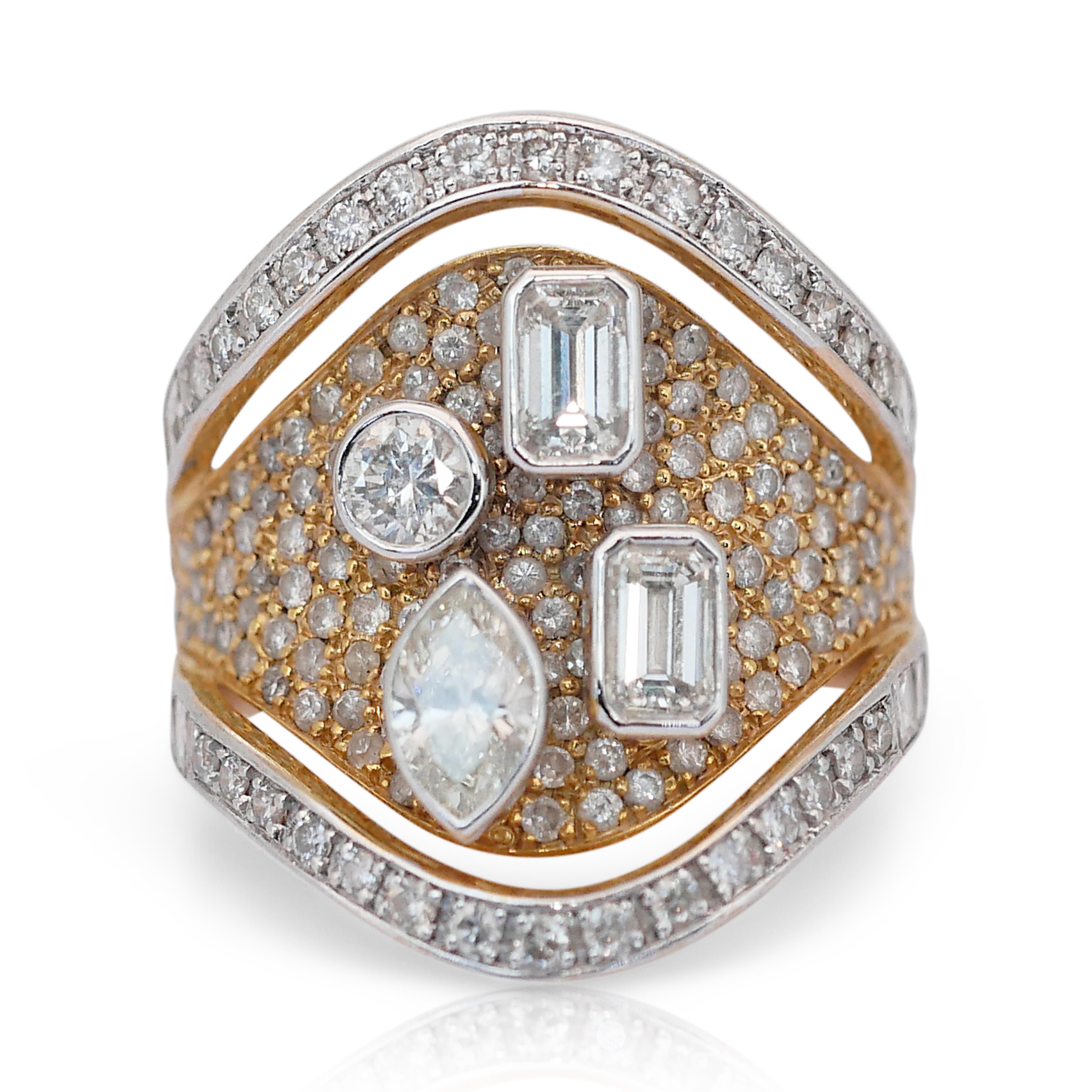 Captivating 3.03ct Diamonds Cocktail Ring in 14k Yellow Gold - IGI Certified For Sale 4