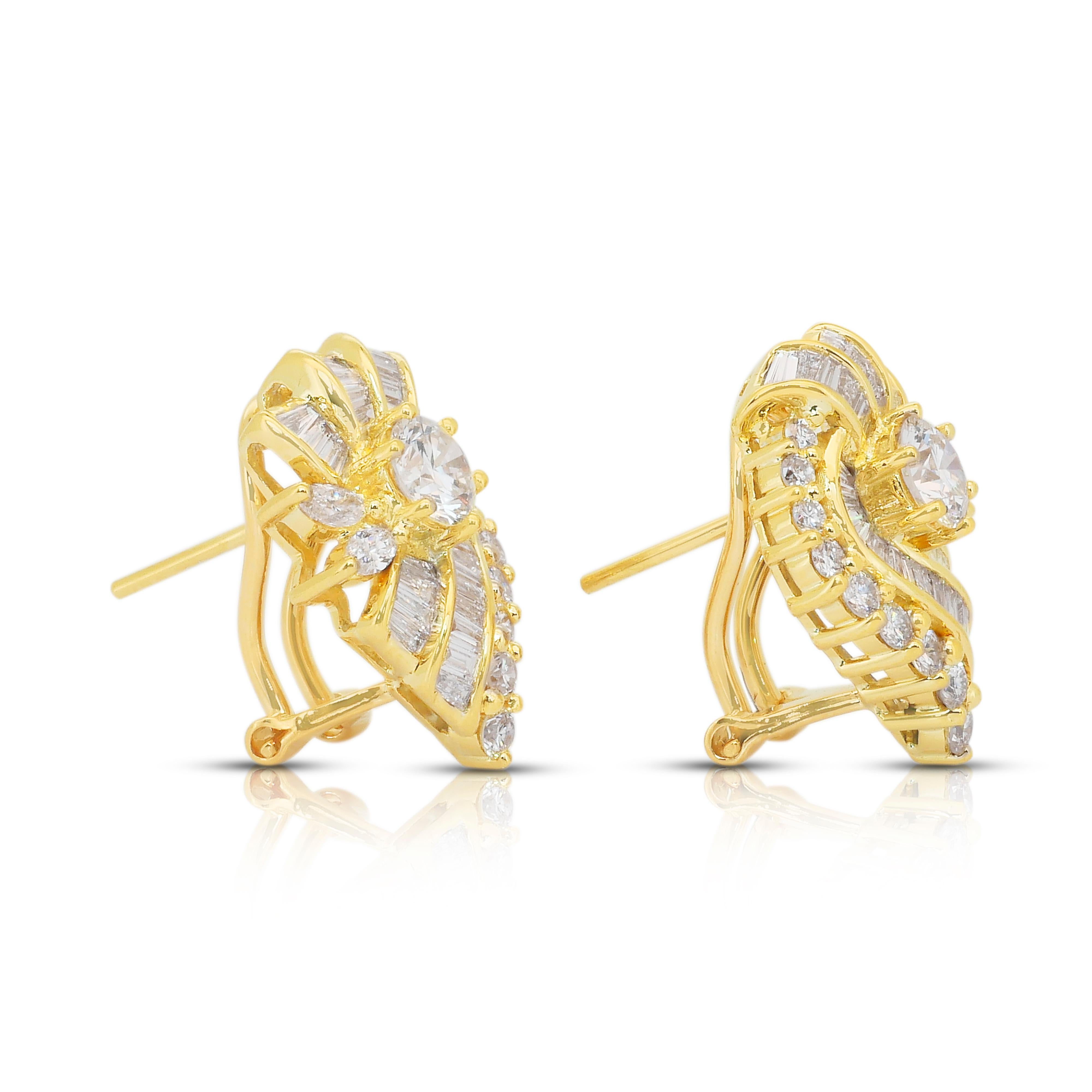 Cautivadores Pendientes Racimo de Diamantes de 3,11ct en Oro Amarillo de 18k - Certificado IGI Corte redondo en venta