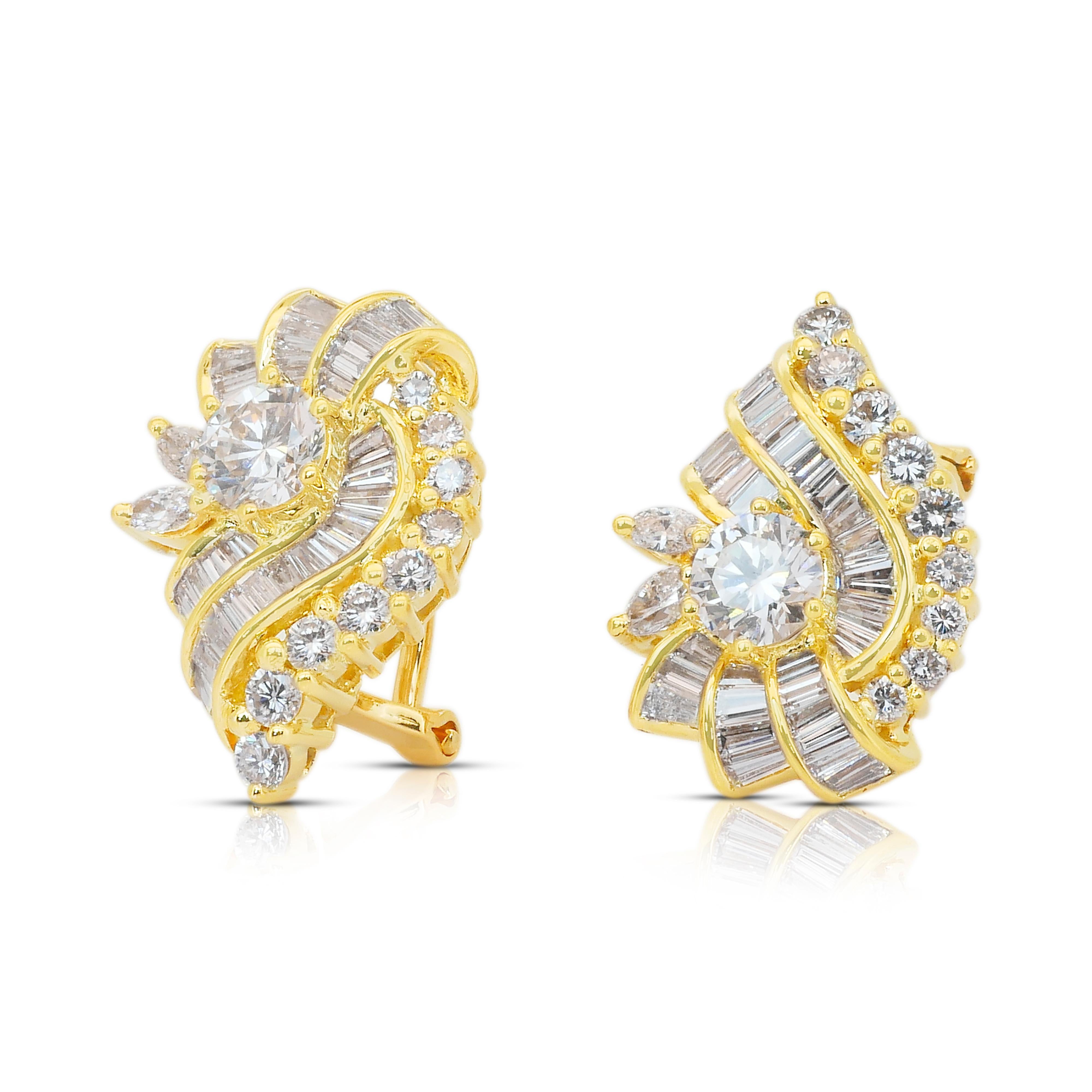 Cautivadores Pendientes Racimo de Diamantes de 3,11ct en Oro Amarillo de 18k - Certificado IGI en venta 1