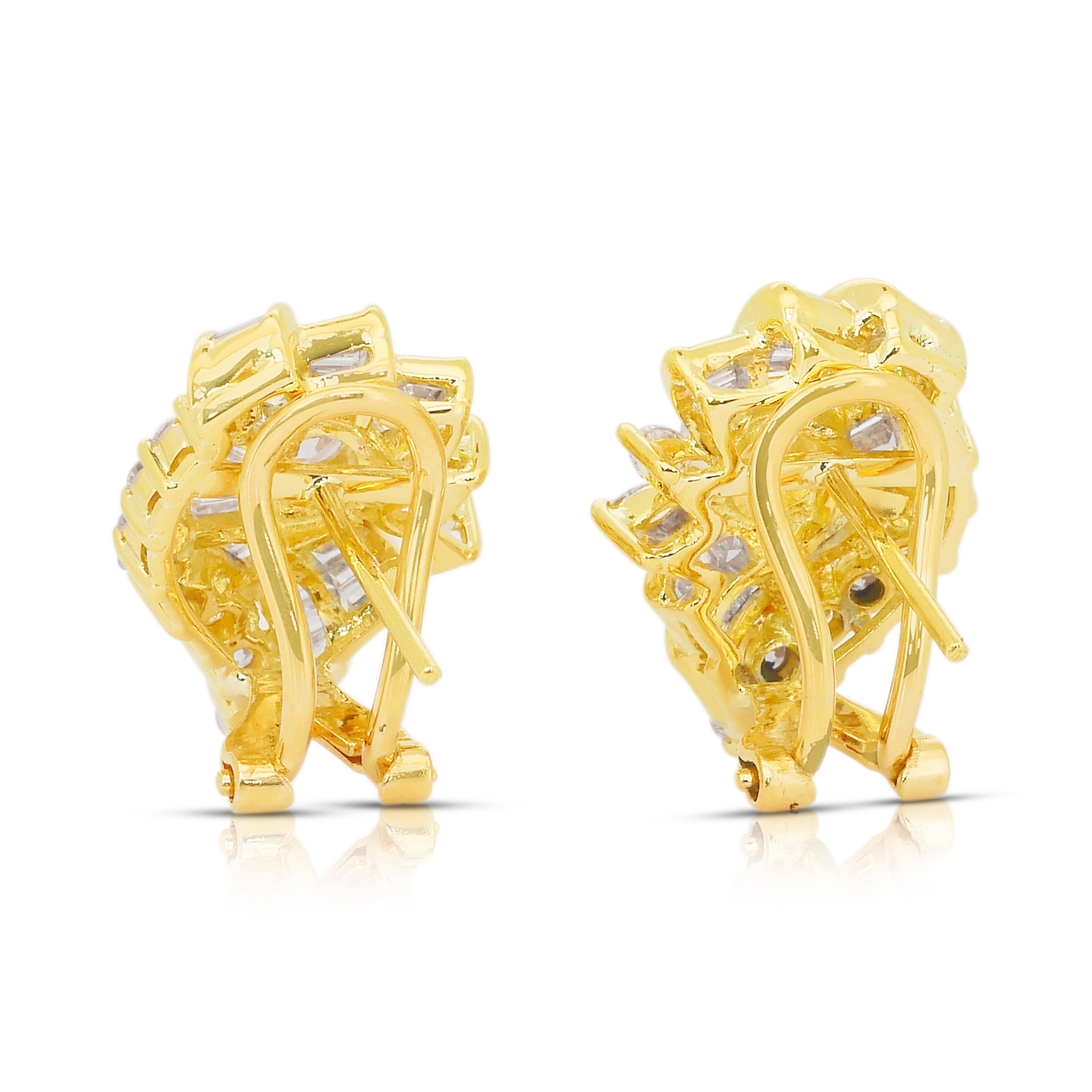 Cautivadores Pendientes Racimo de Diamantes de 3,11ct en Oro Amarillo de 18k - Certificado IGI en venta 3