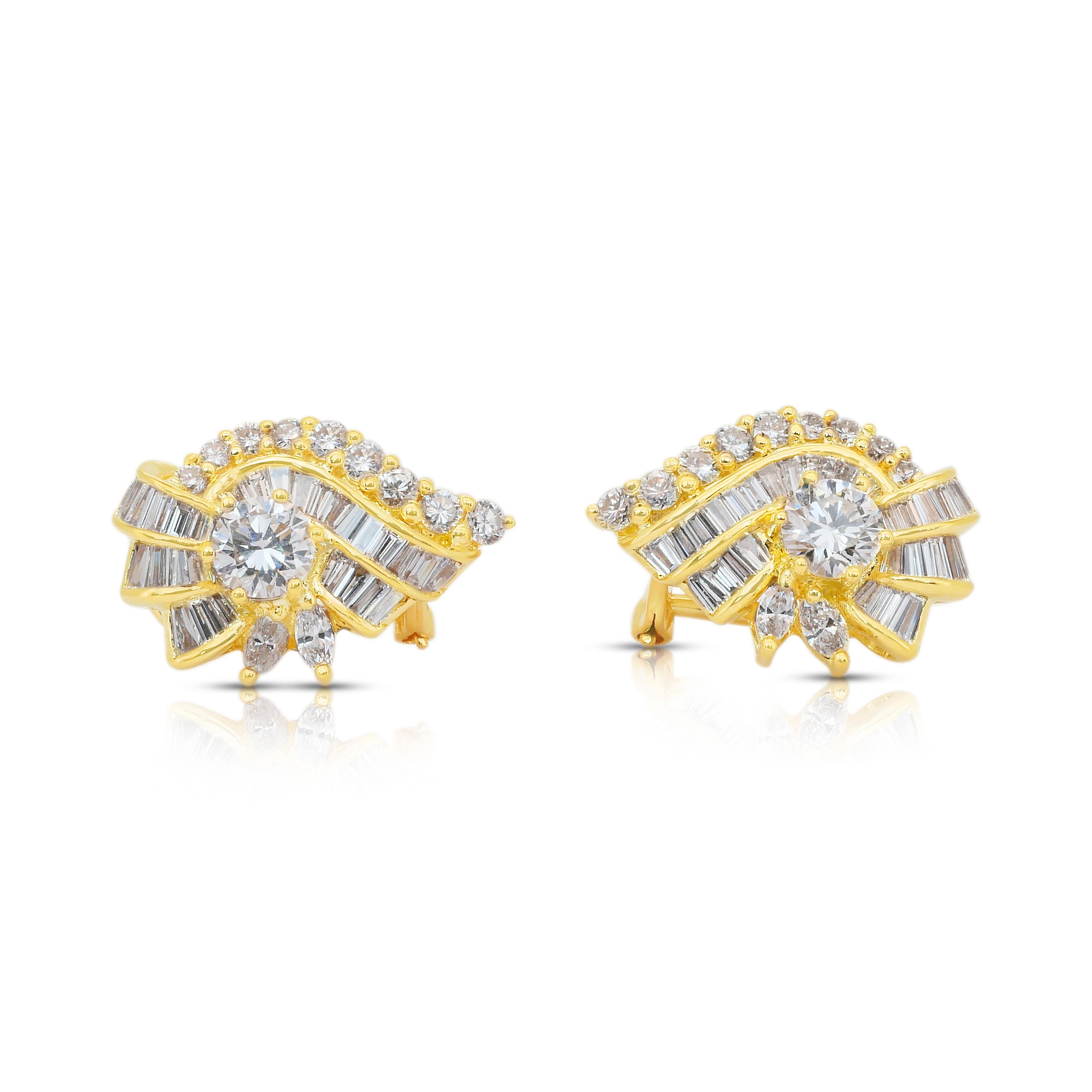 Cautivadores Pendientes Racimo de Diamantes de 3,11ct en Oro Amarillo de 18k - Certificado IGI en venta 4