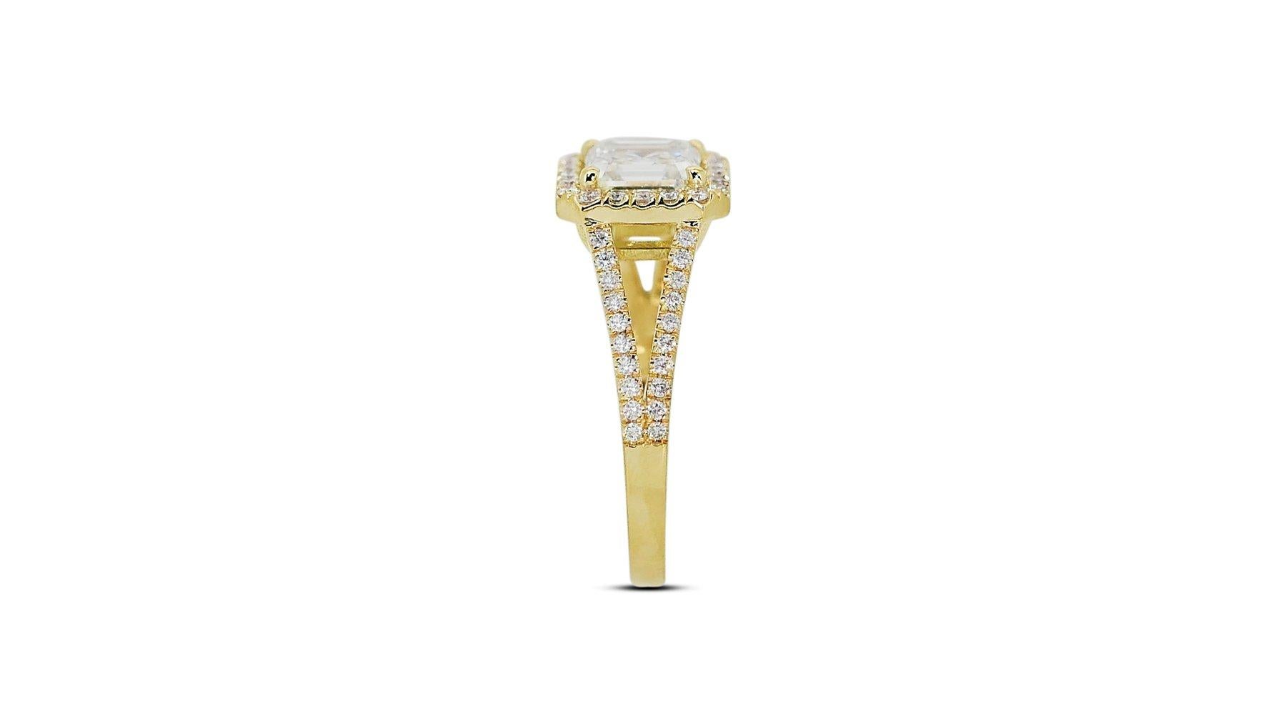 Cautivador Anillo Halo de Diamantes de 3,29 ct en Oro Amarillo de 18k - Certificado GIA en venta 1