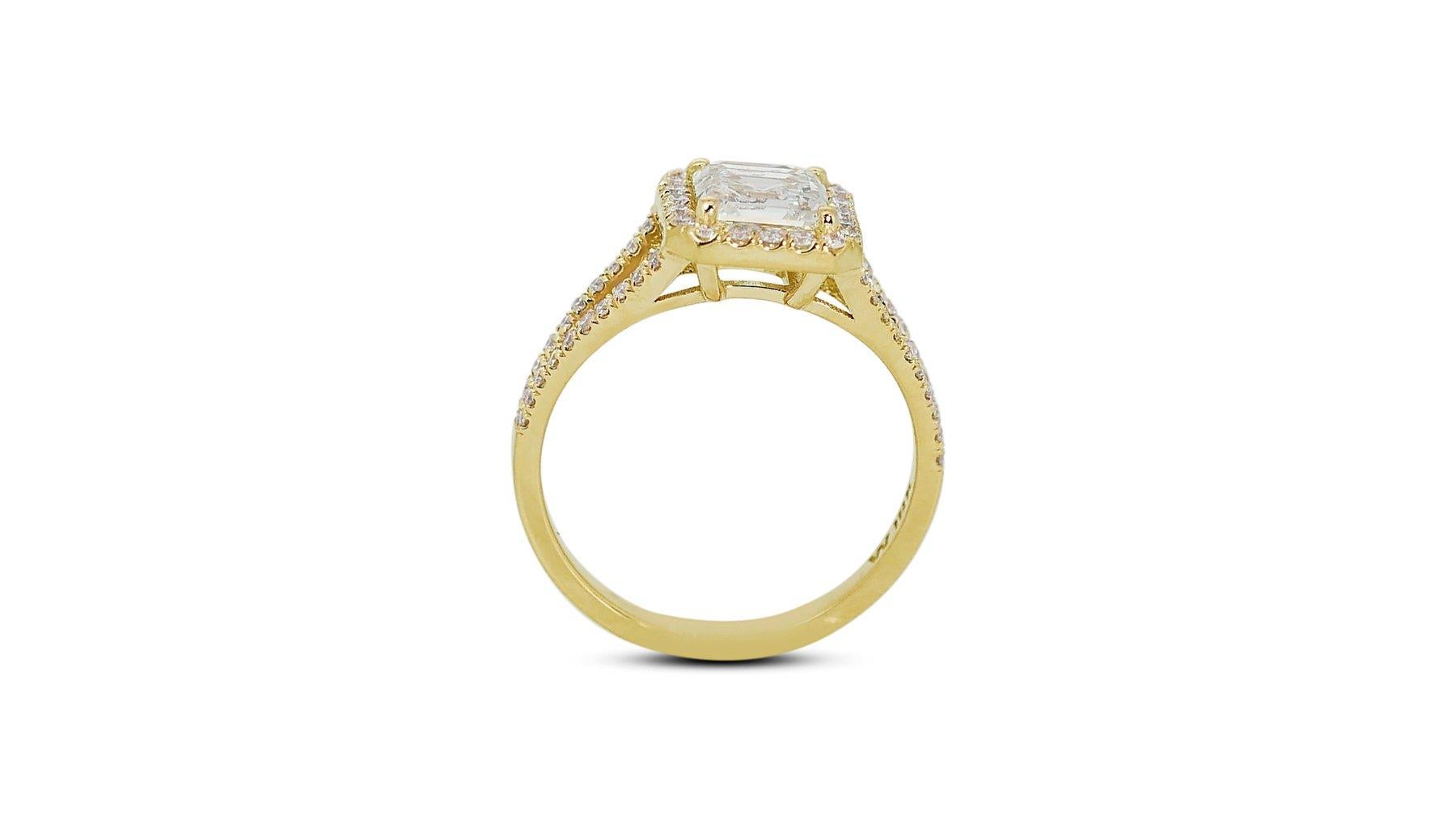 Cautivador Anillo Halo de Diamantes de 3,29 ct en Oro Amarillo de 18k - Certificado GIA en venta 2