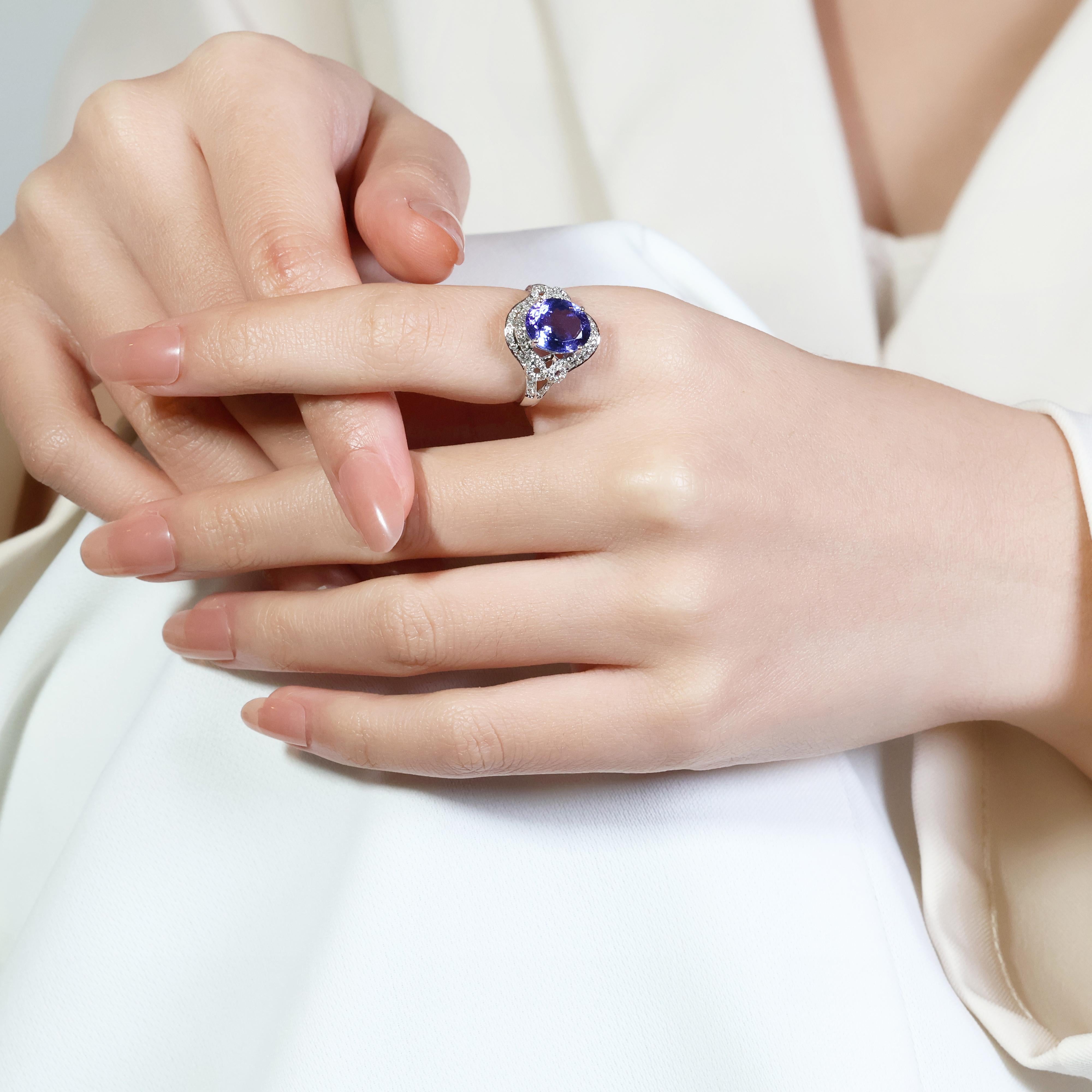 Captivating 3.373ct Tanzanite Ring with Natural Diamond in 18K White Gold For Sale 3