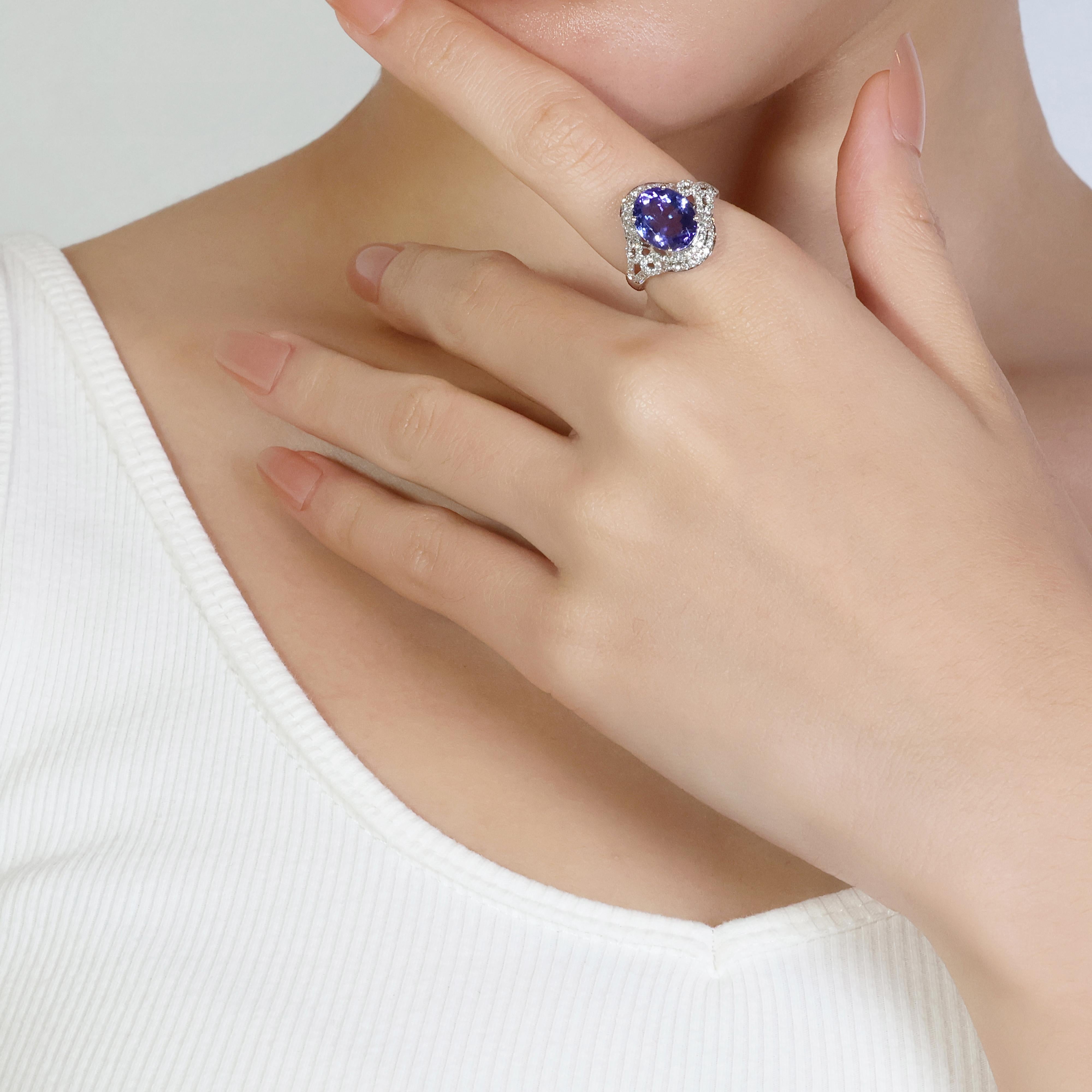 Captivating 3.373ct Tanzanite Ring with Natural Diamond in 18K White Gold For Sale 4