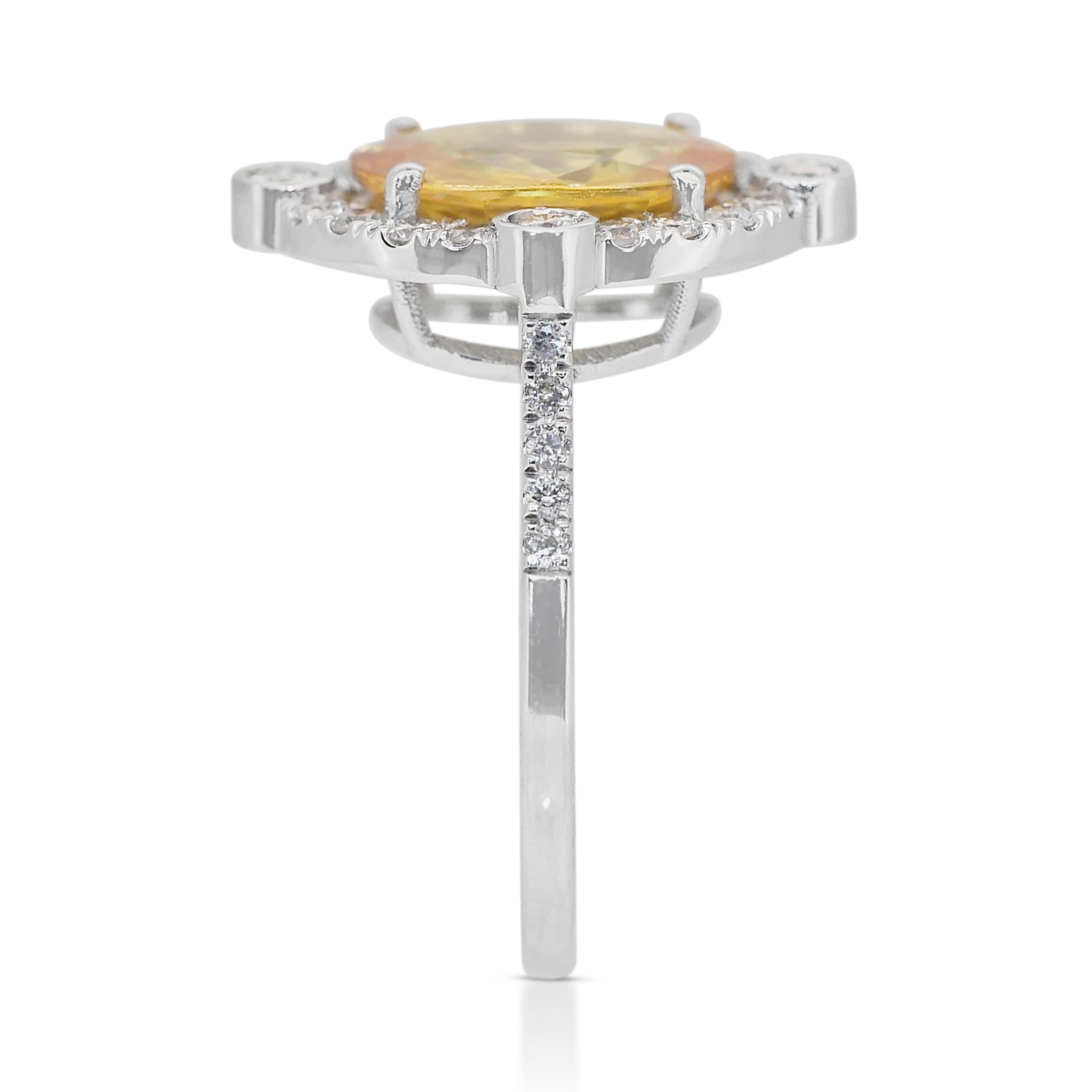 Accattivante anello a grappolo con zaffiro e diamanti da 3,73 carati in oro bianco 14k in vendita 1