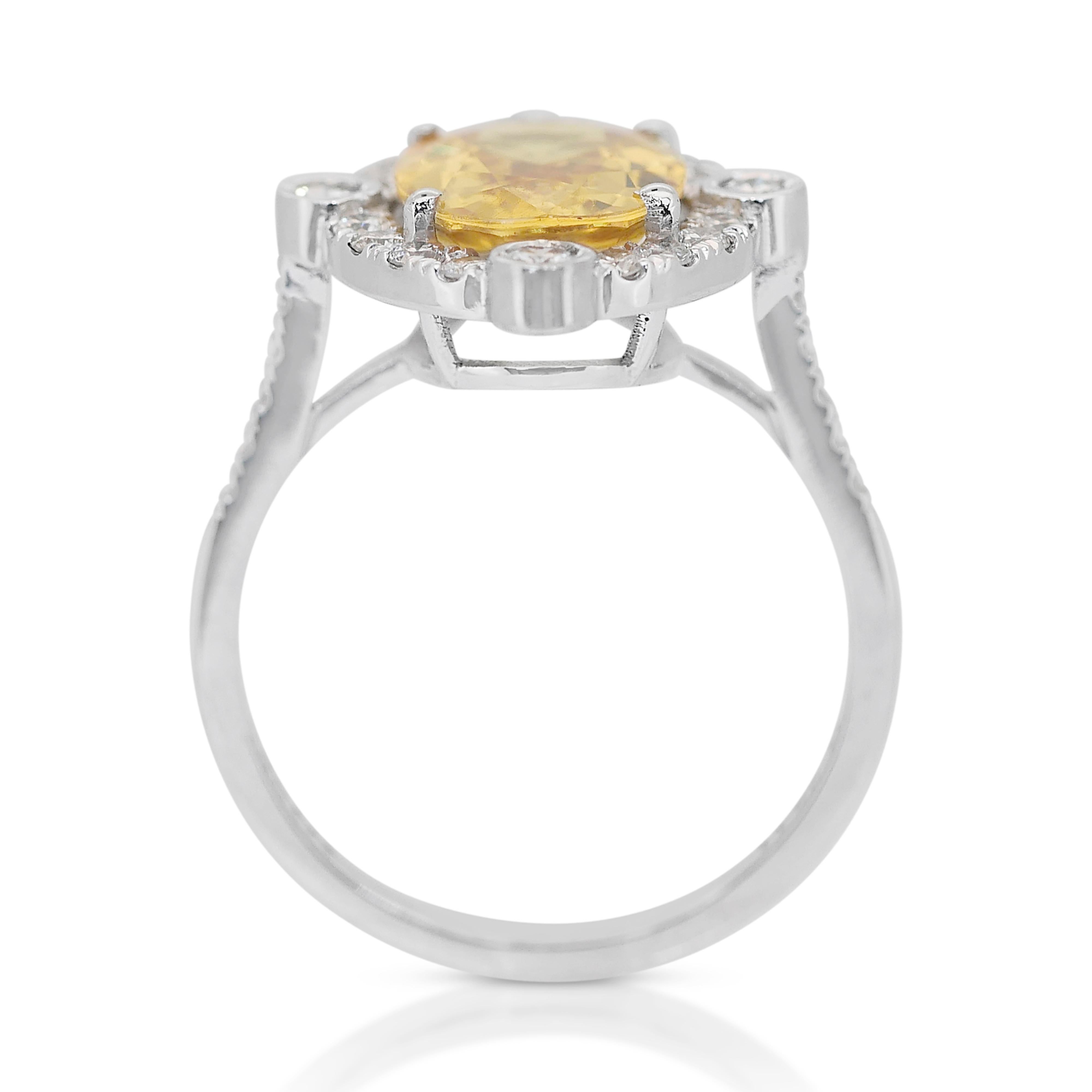 Accattivante anello a grappolo con zaffiro e diamanti da 3,73 carati in oro bianco 14k in vendita 2