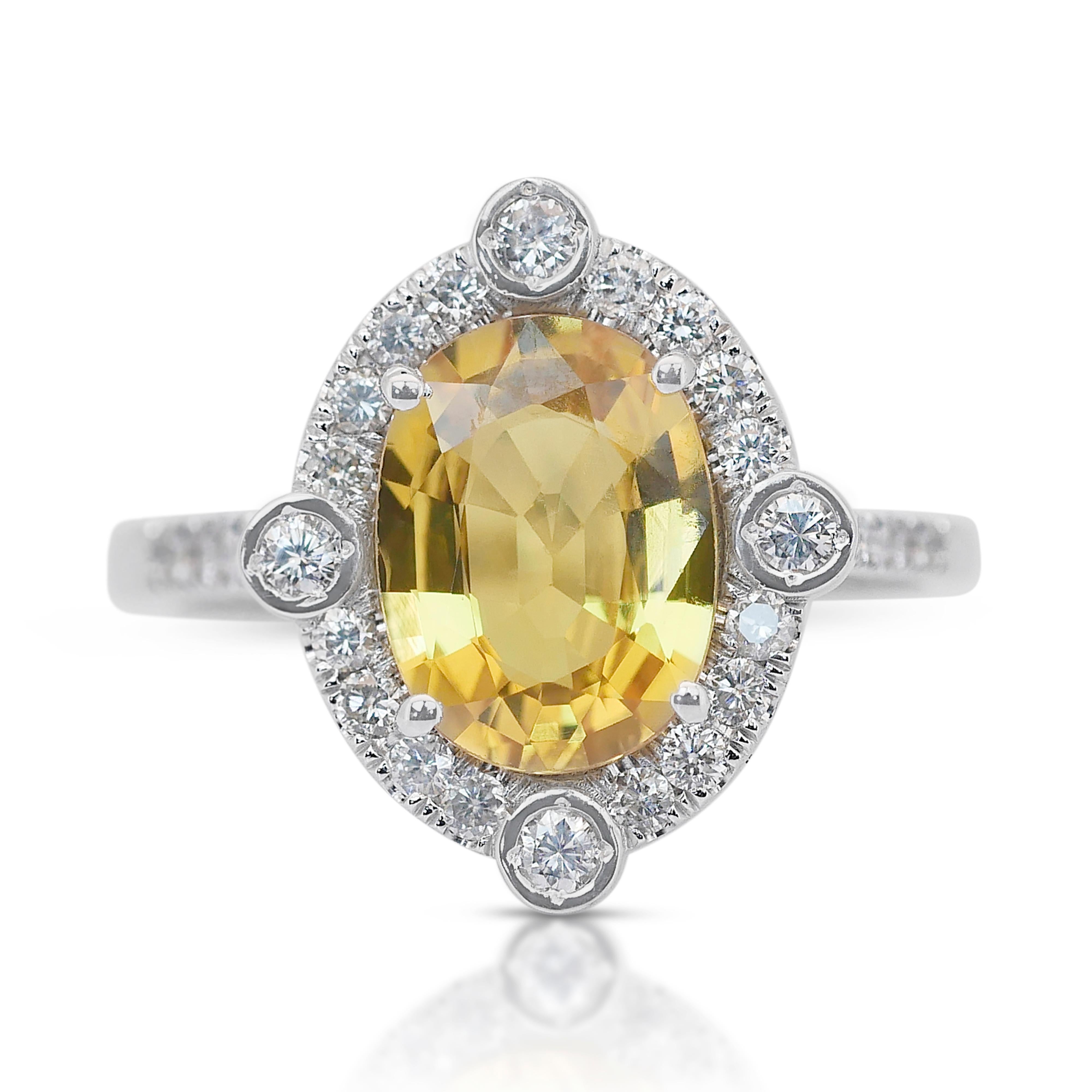 Accattivante anello a grappolo con zaffiro e diamanti da 3,73 carati in oro bianco 14k in vendita 3