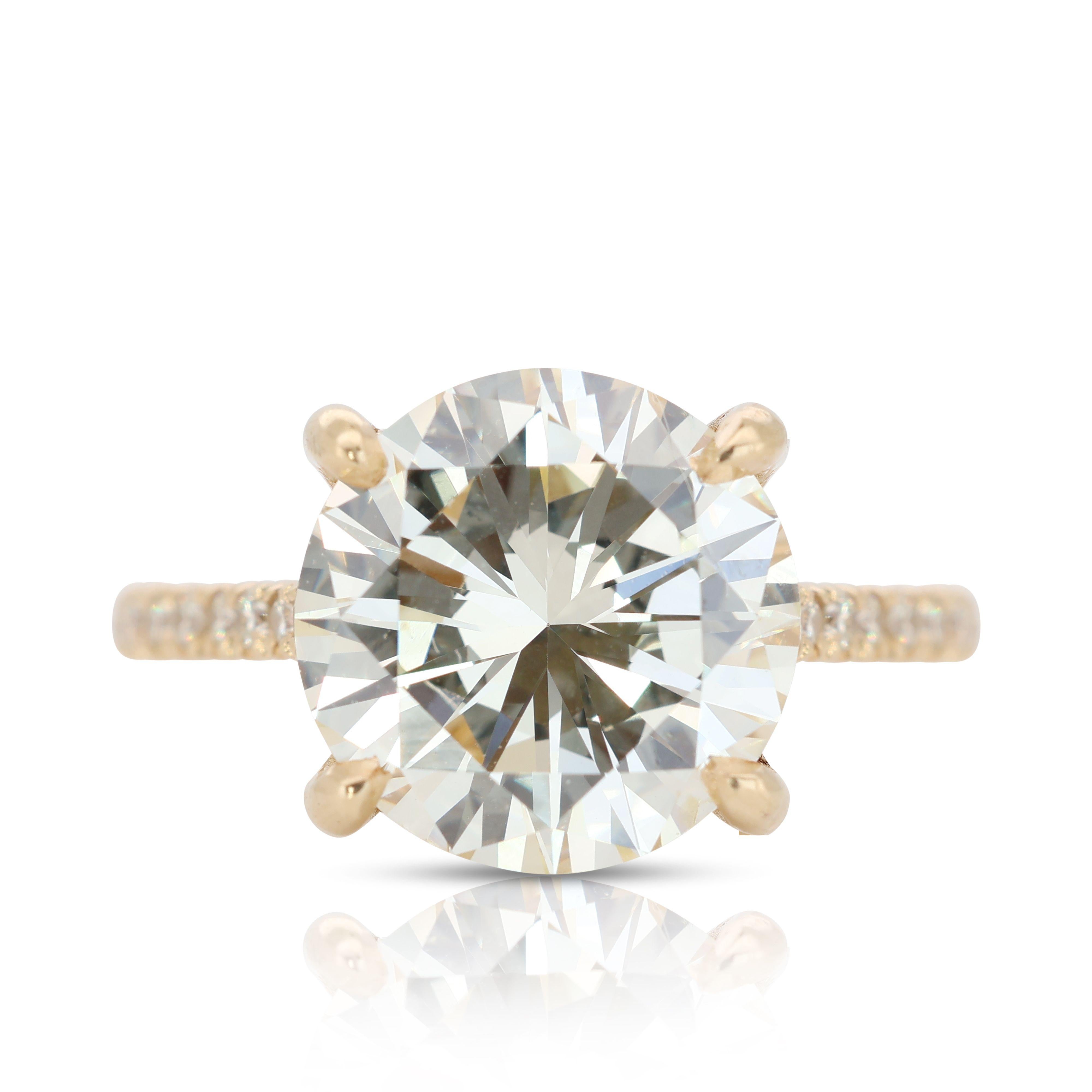 Round Cut Captivating 3.77ct Pave Diamond Ring in 18K Yellow Gold For Sale