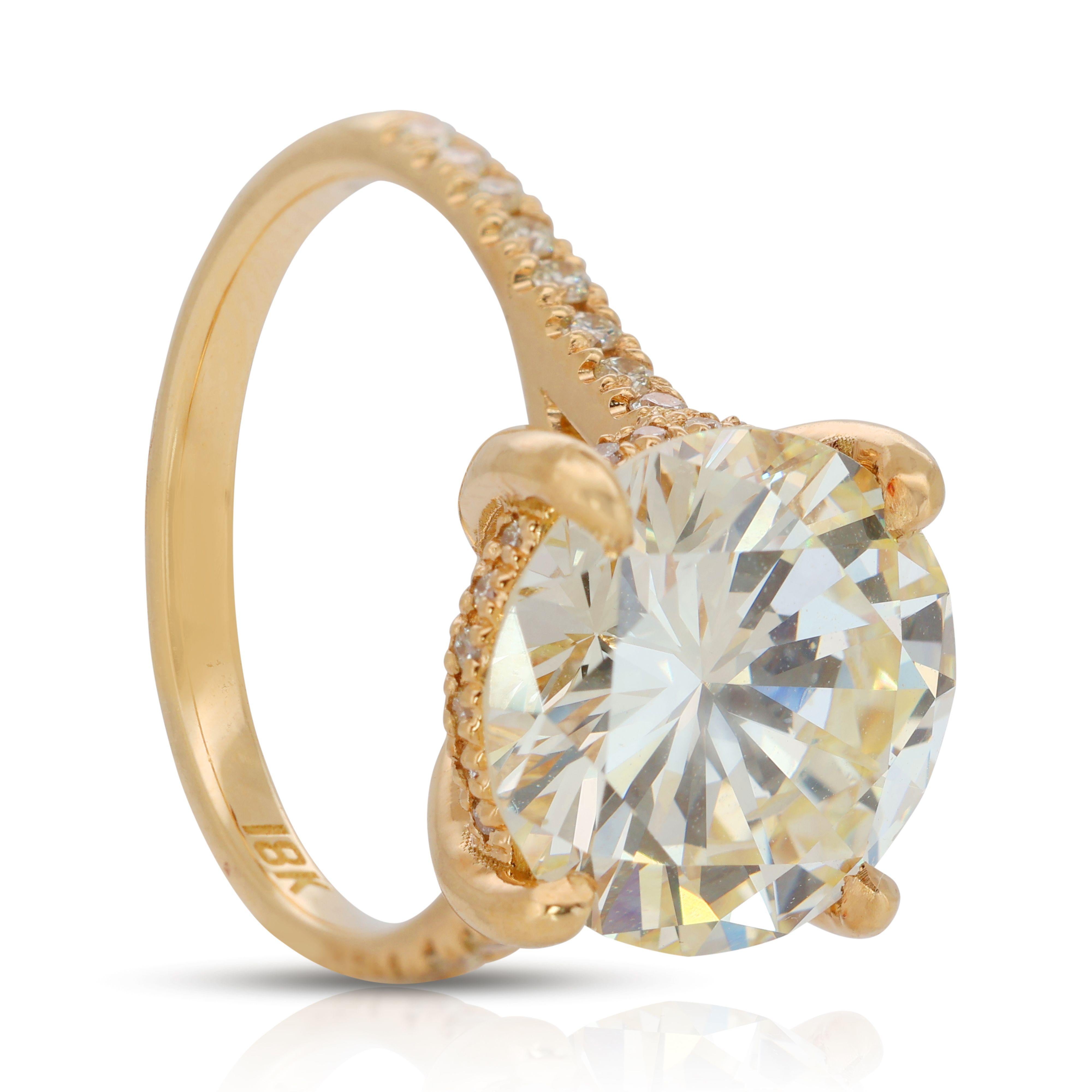 Captivating 3.77ct Pave Diamond Ring in 18K Yellow Gold For Sale 3