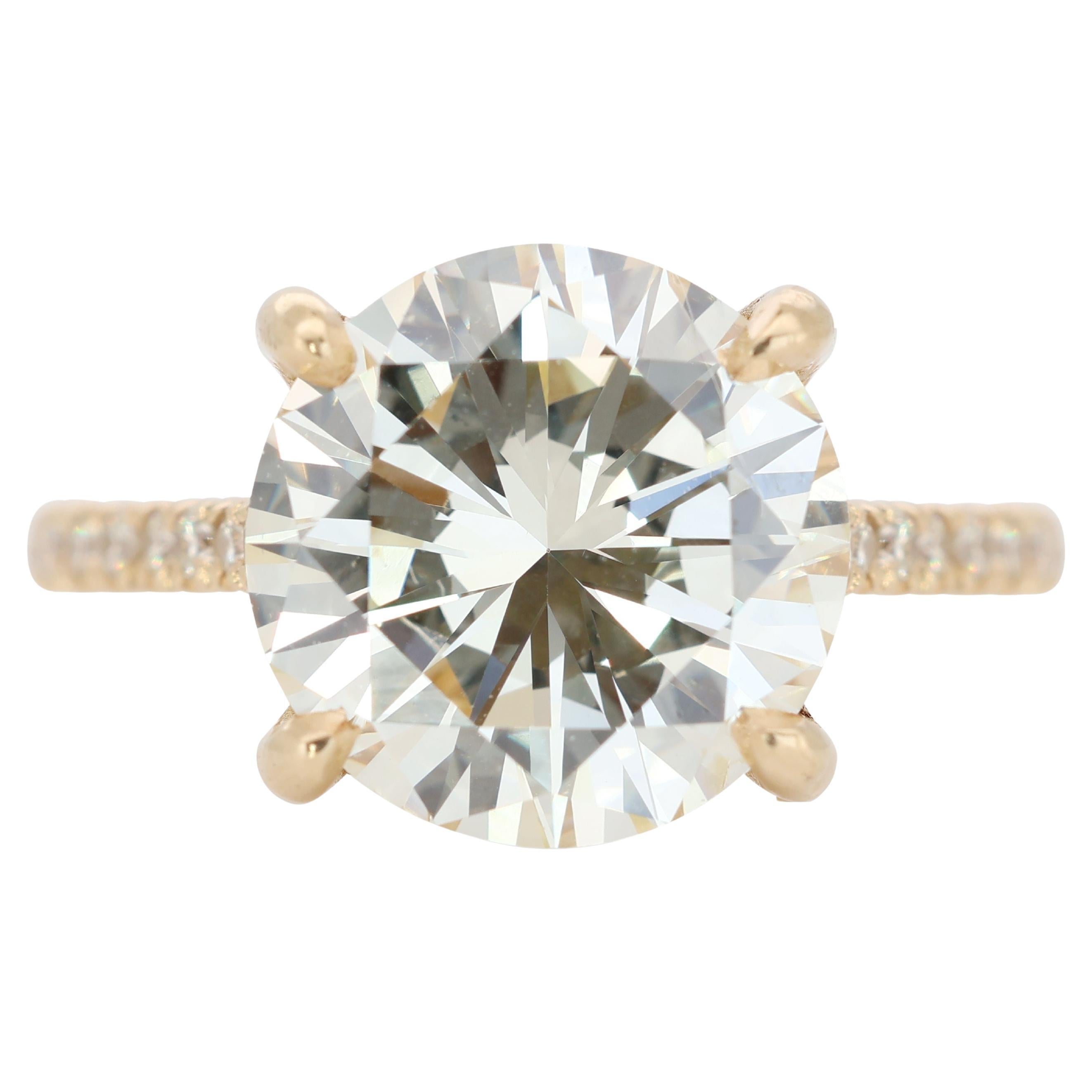 Captivating 3.77ct Pave Diamond Ring in 18K Yellow Gold For Sale