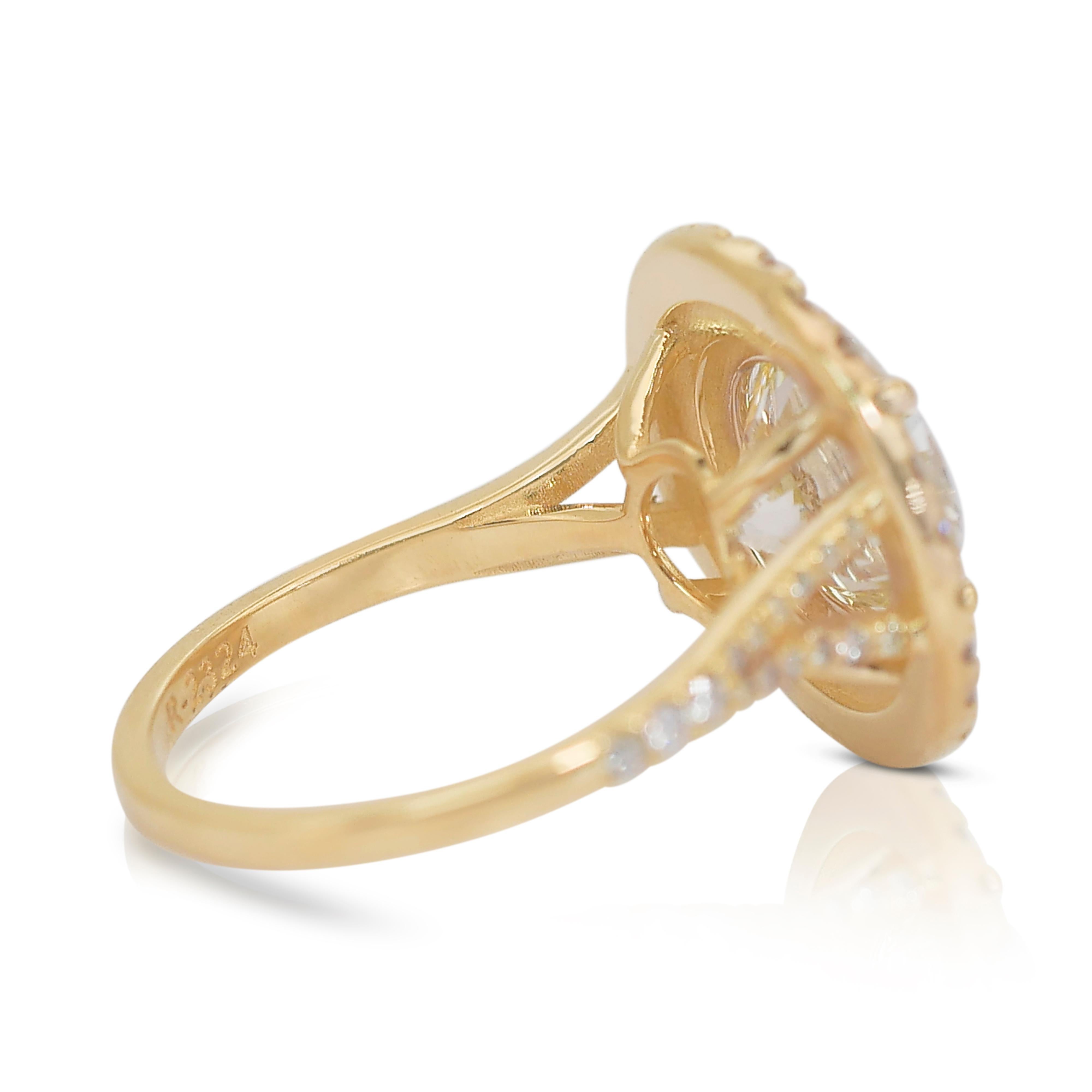 Bezaubernder 4,56 Karat Diamanten Doppel-Halo-Ring aus 18 Karat Gelbgold - IGI-zertifiziert (Rundschliff) im Angebot